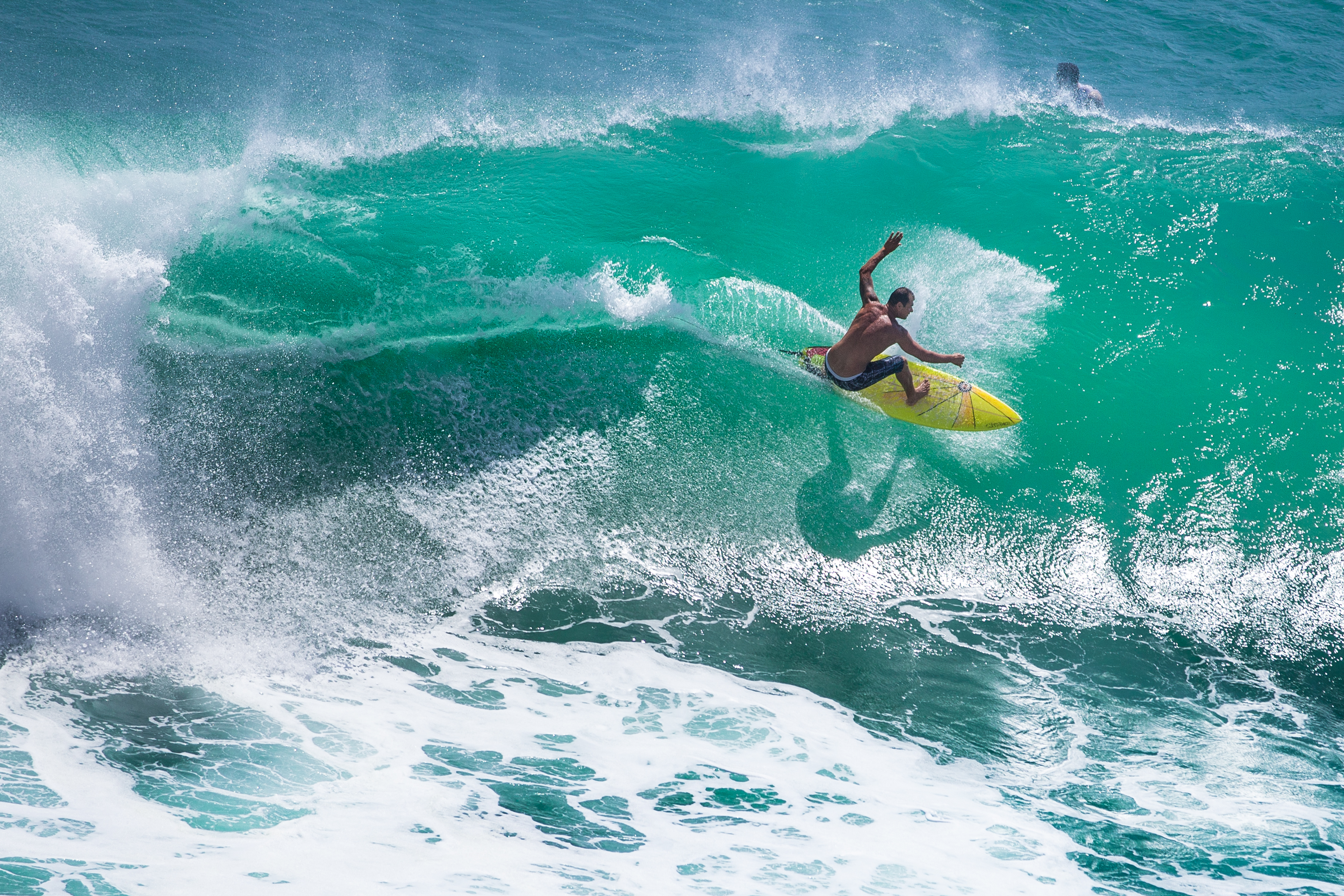 Shutterstock 649826830 (Surfer Ridning Stor Bølge På Padang Padang Strand, Bali, Indonesien)