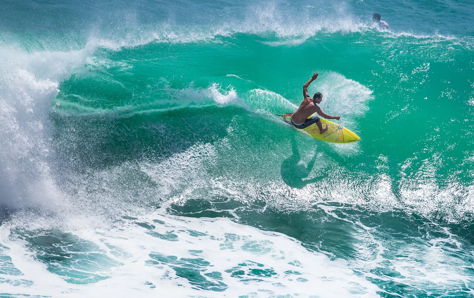 Shutterstock 649826830 (Surfer Ridning Stor Bølge På Padang Padang Strand, Bali, Indonesien)