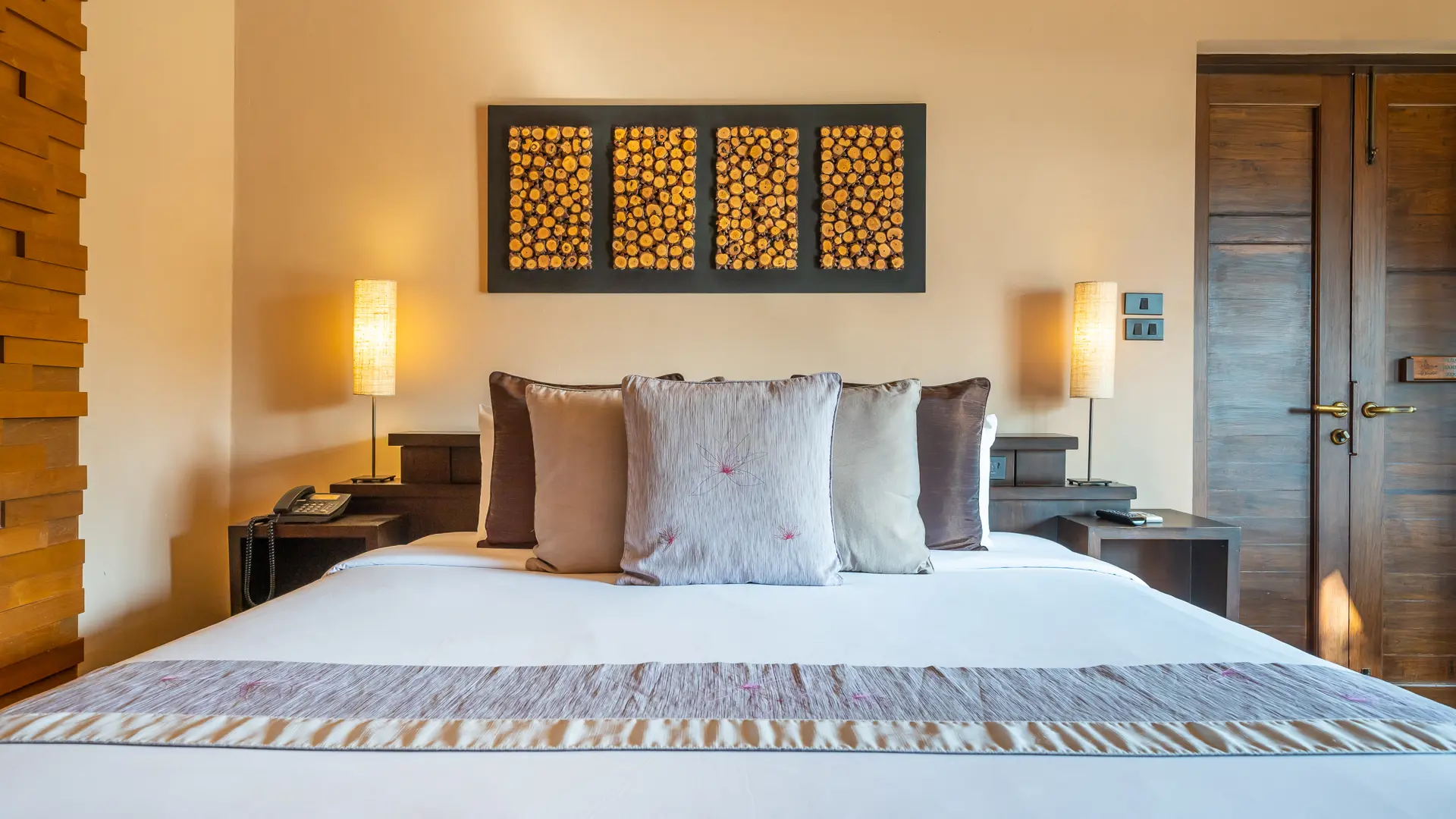 Premier Classic Hillside Bed 1