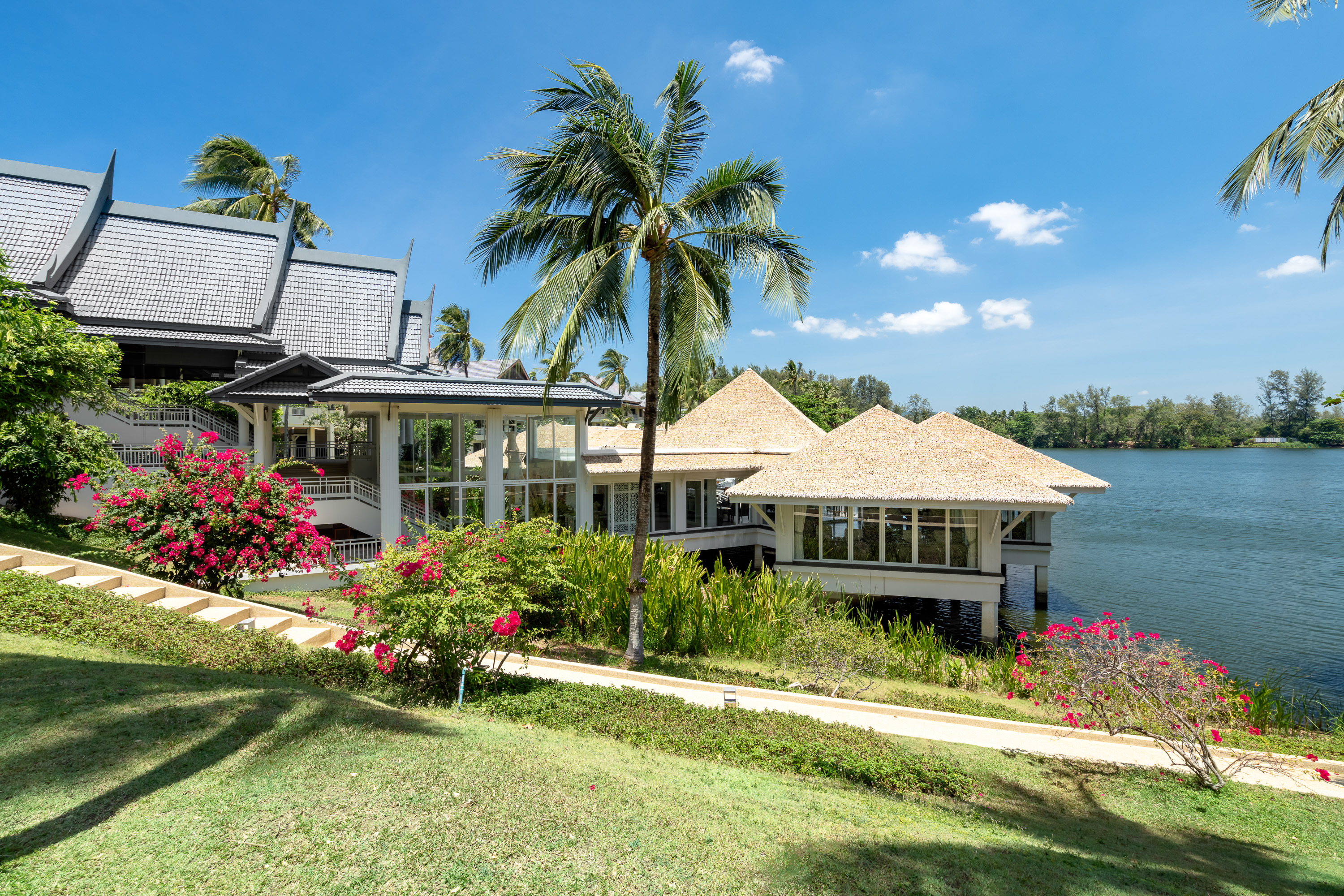 1 Saii Laguna Phuket Food Beverage The Club Exterior