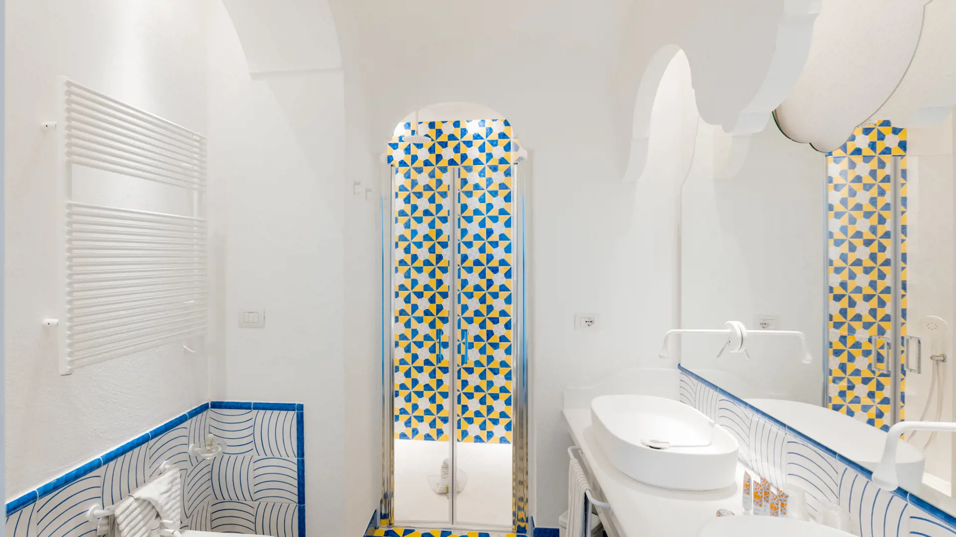 Et af de flotte badeværelser på Hotel Cetus