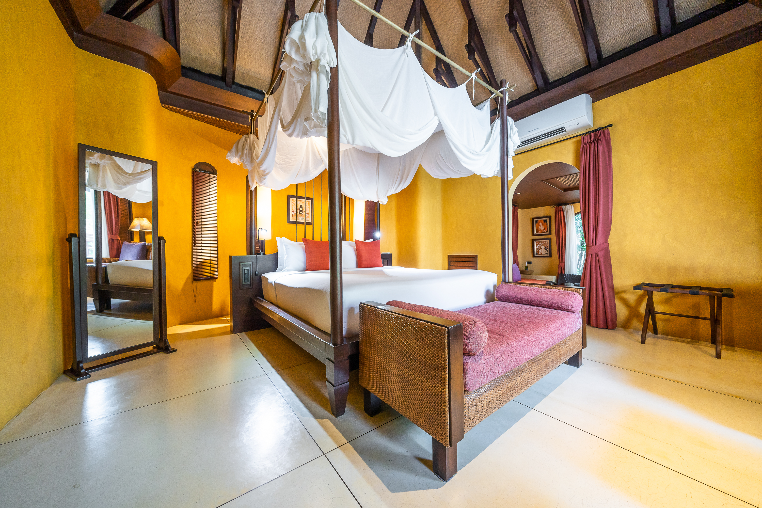 Beachfront Pool Villa 101 & 102 Bed Room