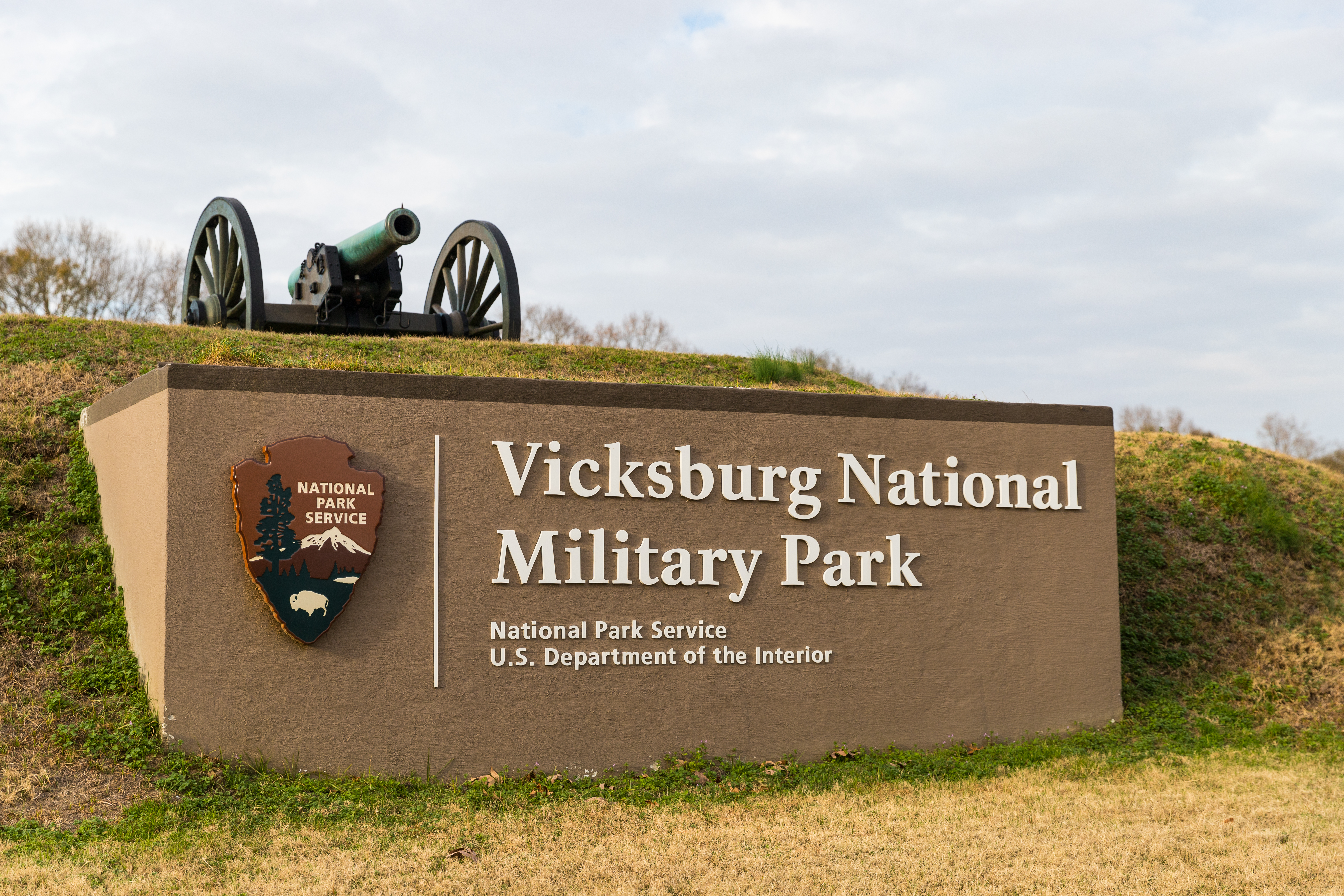 Shutterstock 1593638839 Vicksburg, MS USA December 13, 2019 Vicksburg National Military Park Entrance Sign