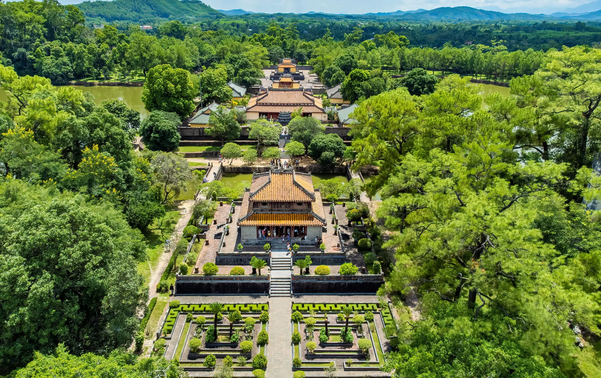 Shutterstock 2197370645