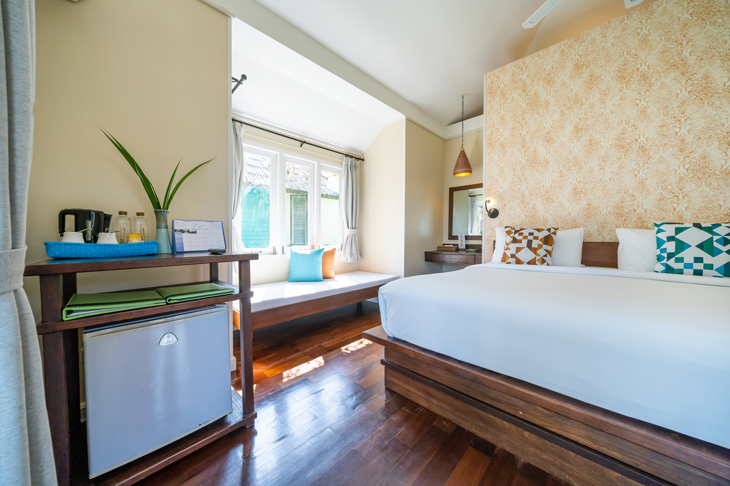 Deluxe Cottage Double Bed & Sitting Area 2