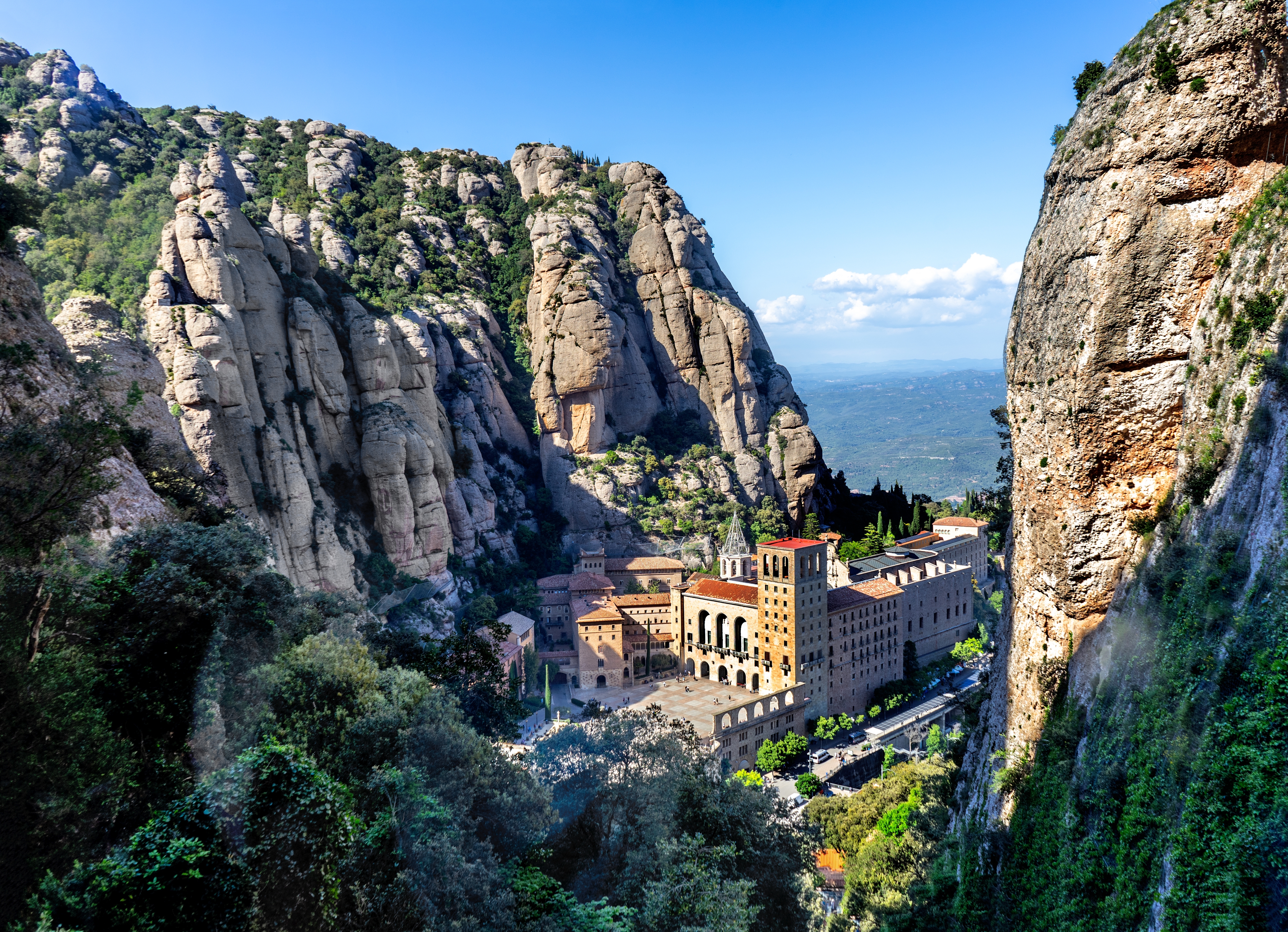 Montserrat Spanien Shutterstock 2639607767