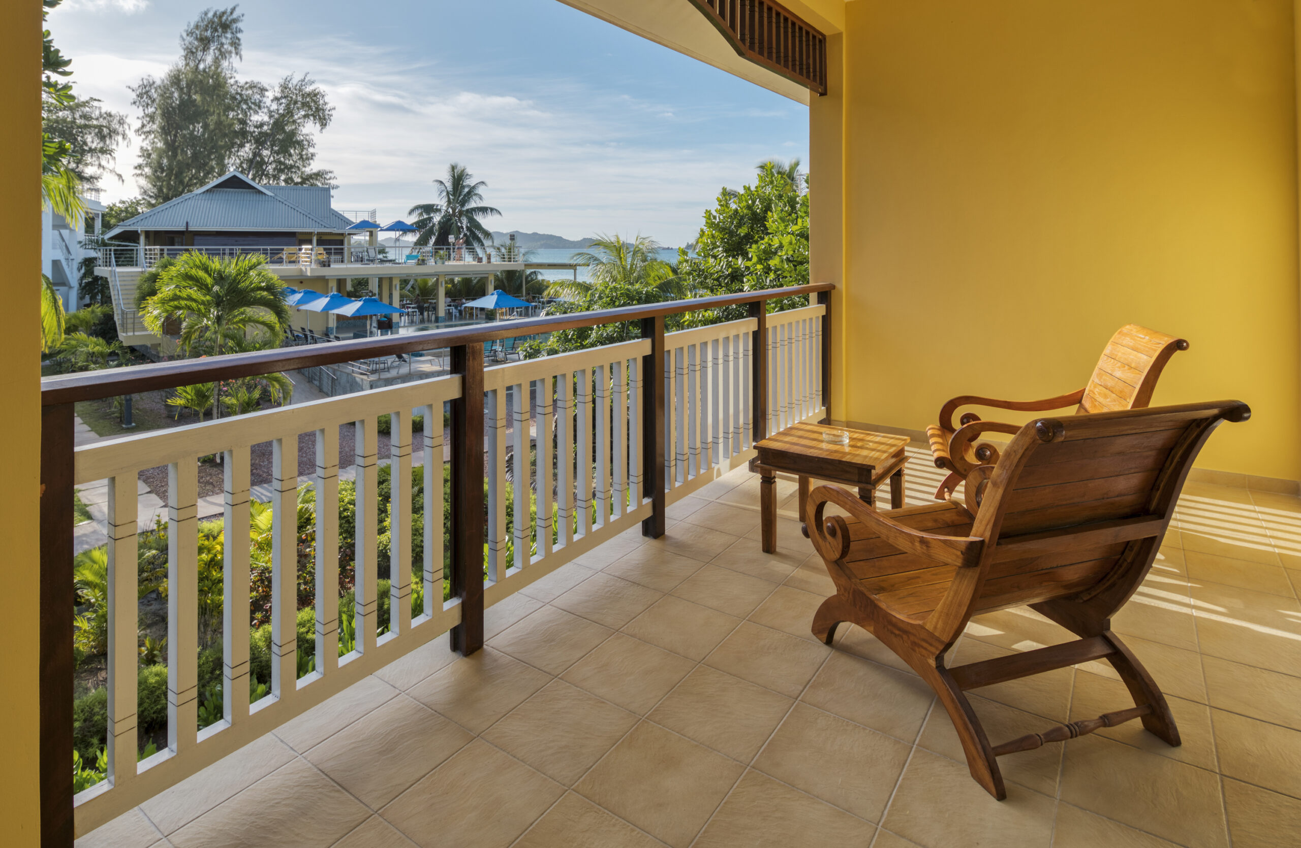 Acajou Family Room 4 Scaled