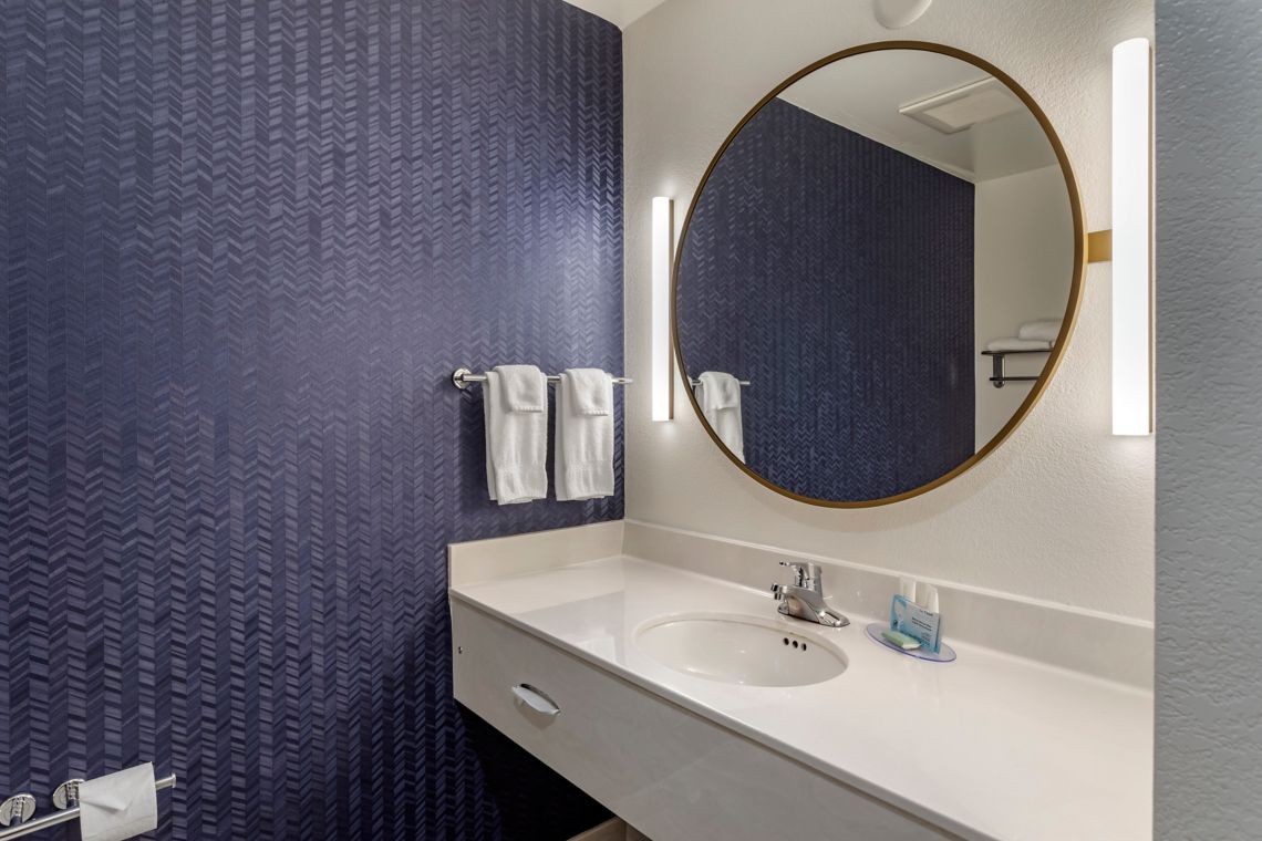 Fi Avlck King Room Bathroom 16776 Classic Hor