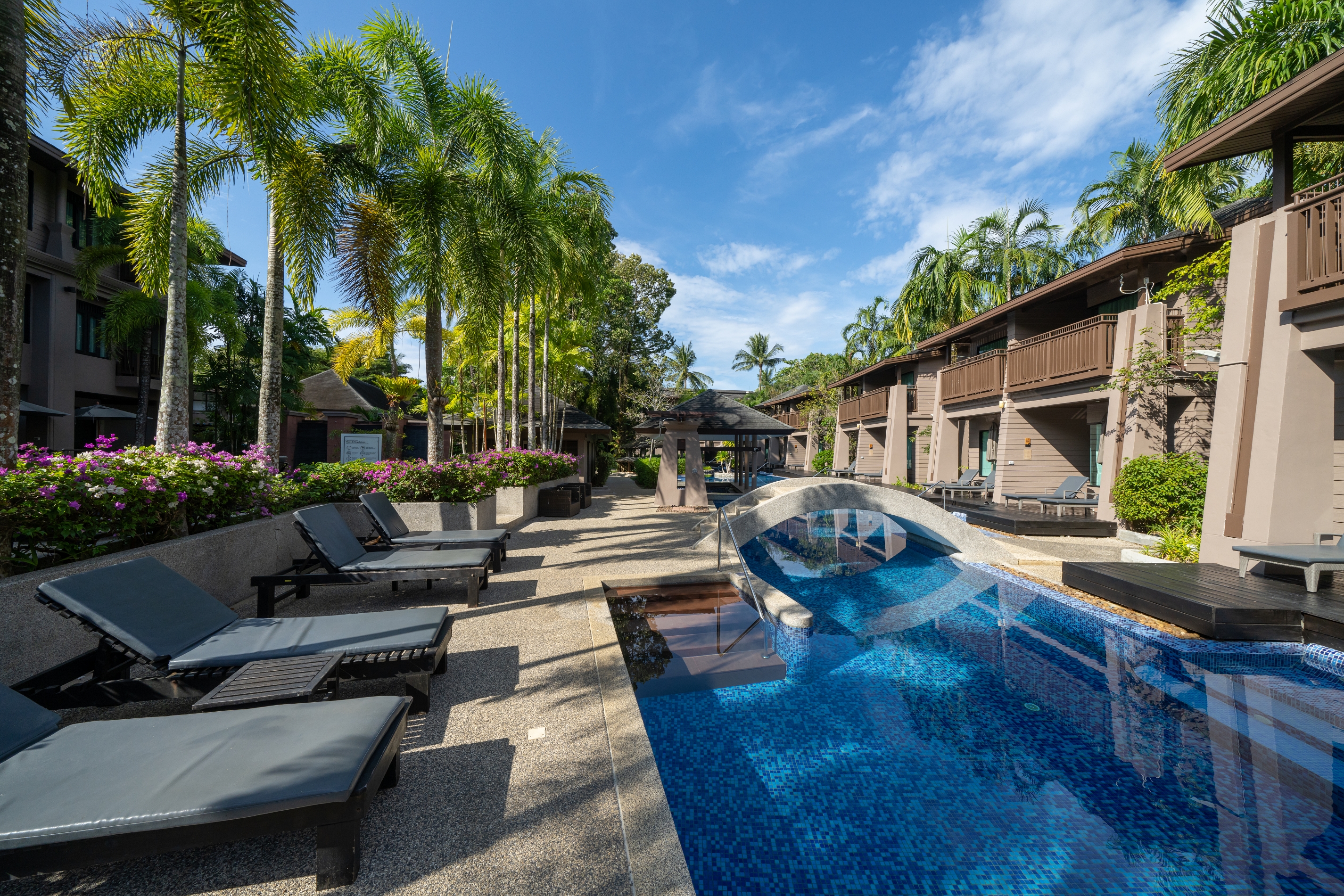 Hotel Outdoor Poolside Wing 1