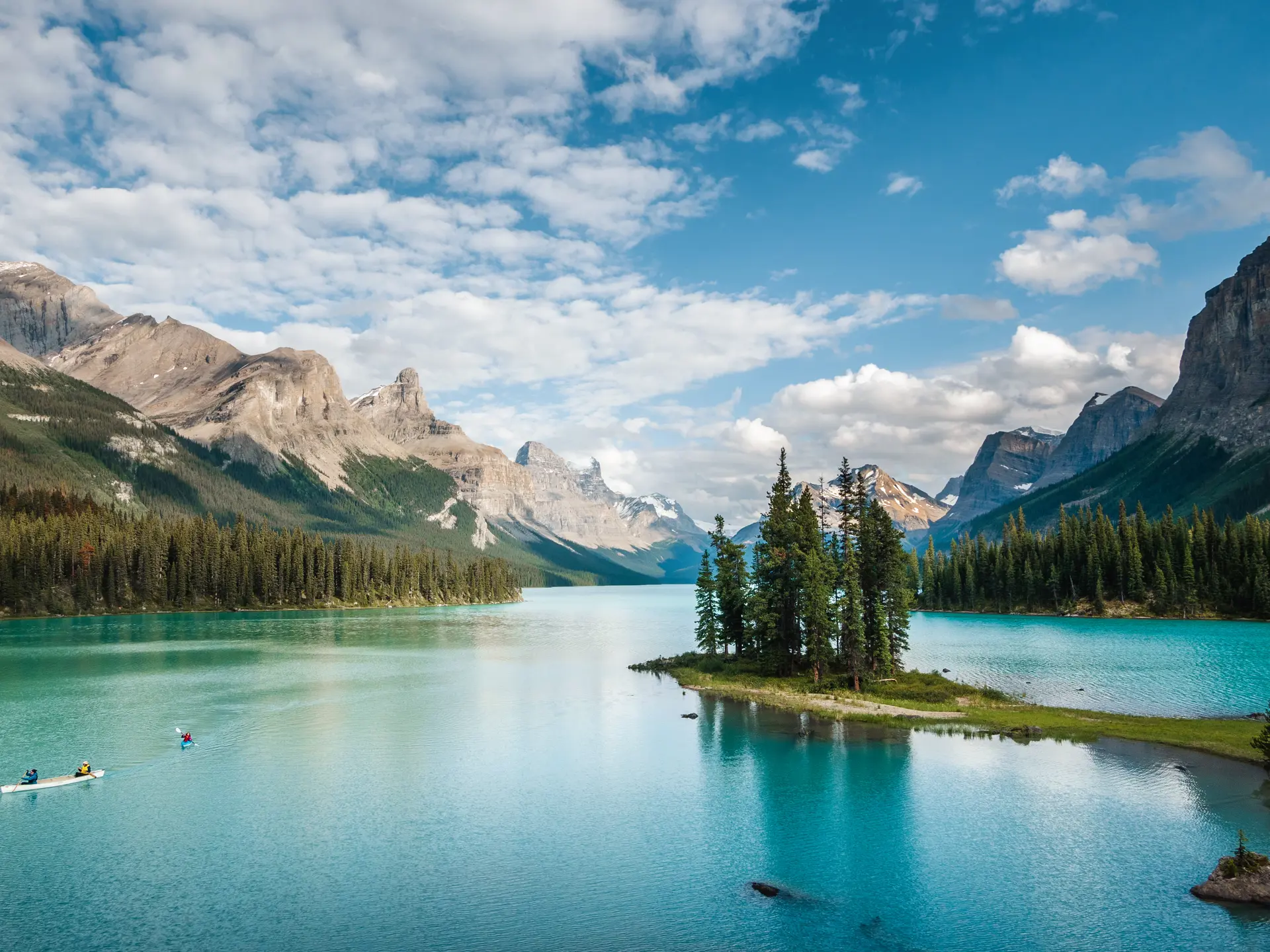 Maligne Lake Og Spirit Lake På En Sommerdag, Jasper NP Istock 1266682077