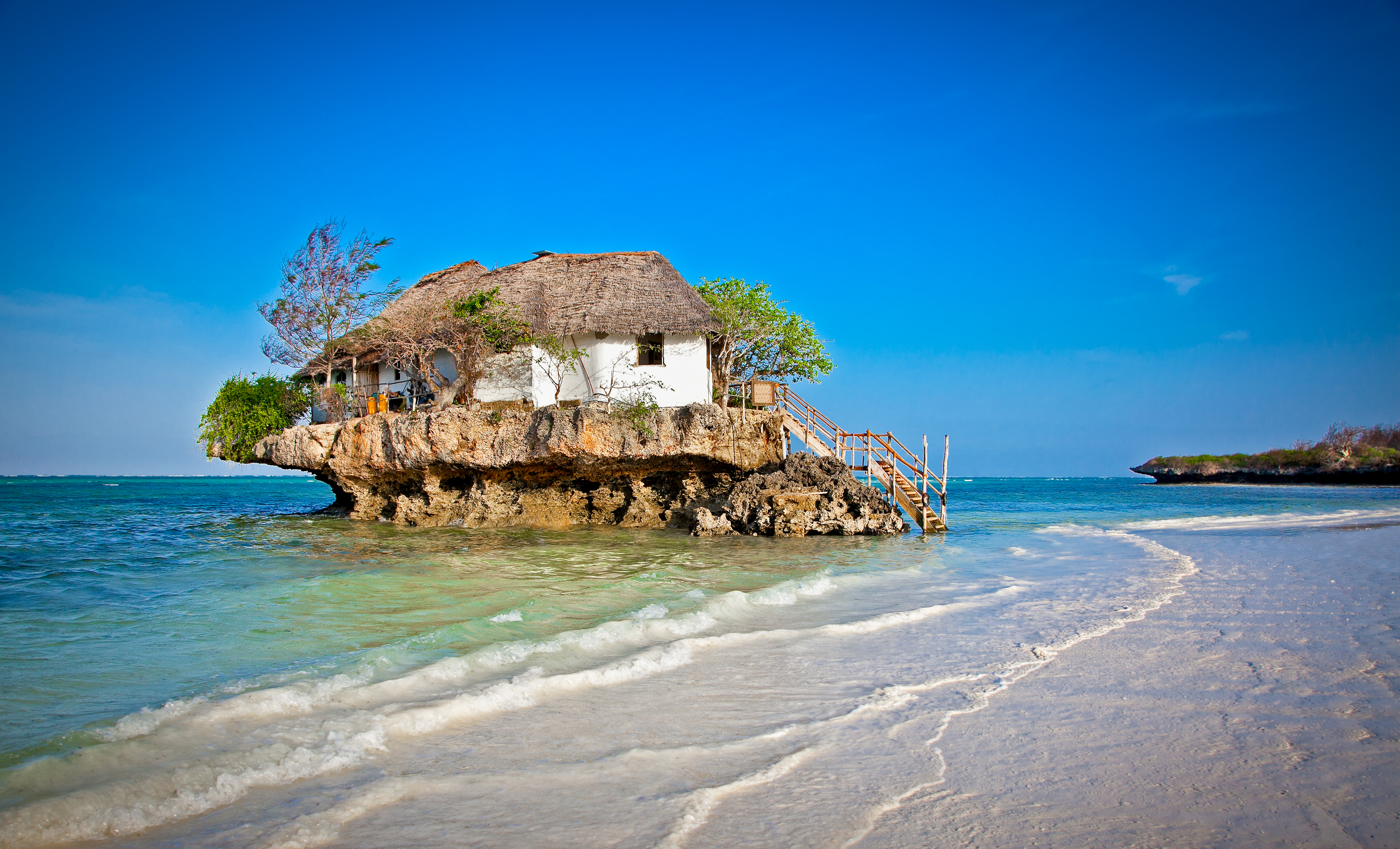 Shutterstock 180192350 Rock Restaurant Over Havet I Zanzibar, Tanzania, Afrika.
