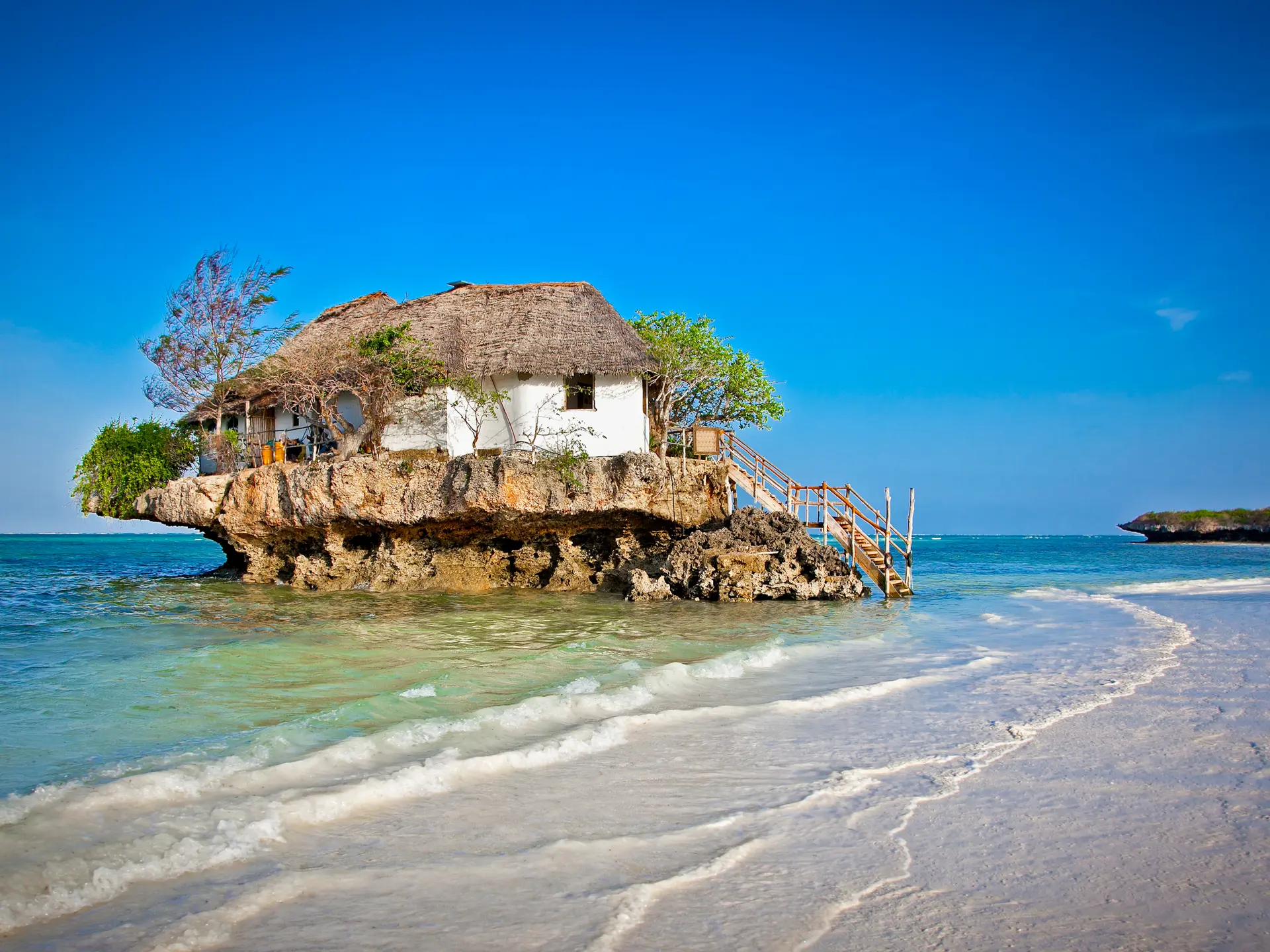 Shutterstock 180192350 Rock Restaurant Over Havet I Zanzibar, Tanzania, Afrika.