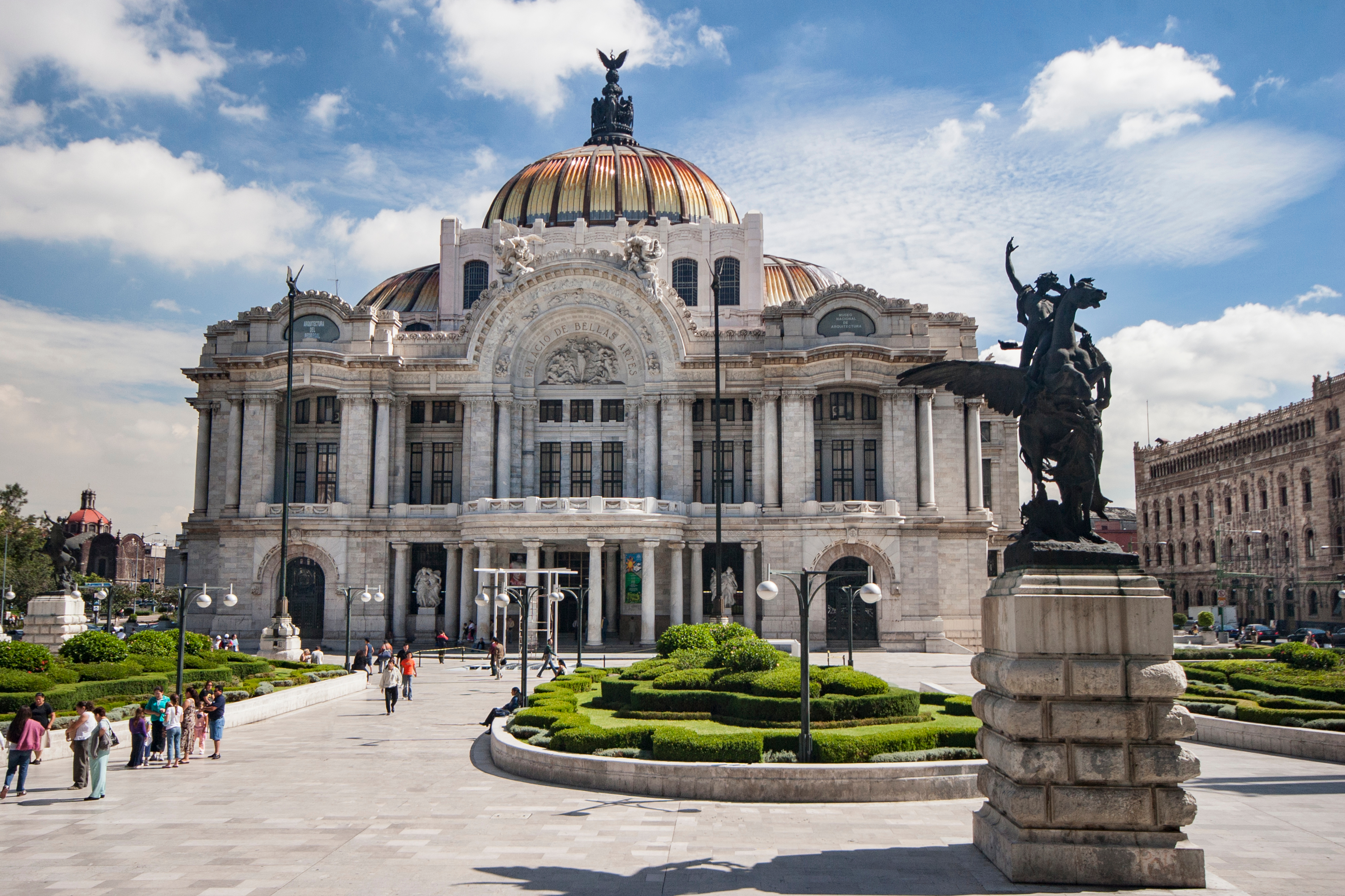 Shutterstock 1130506952 MEXICO, FEDERAL DISTRIC. 25 Of July 2006, Halfday In The Palace Of Fine Arts Square