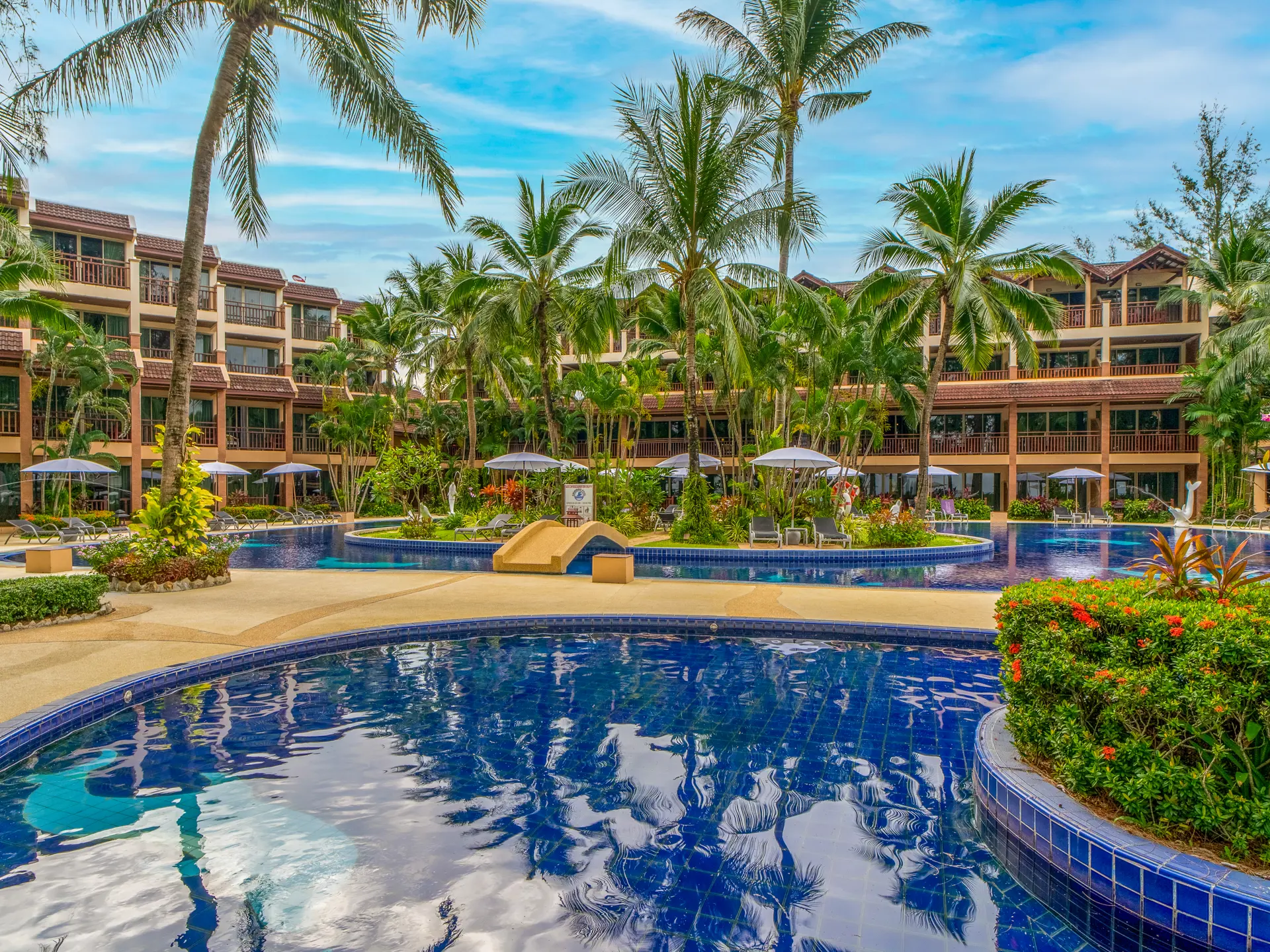 Poolfamily Wing 012 52018809708 O