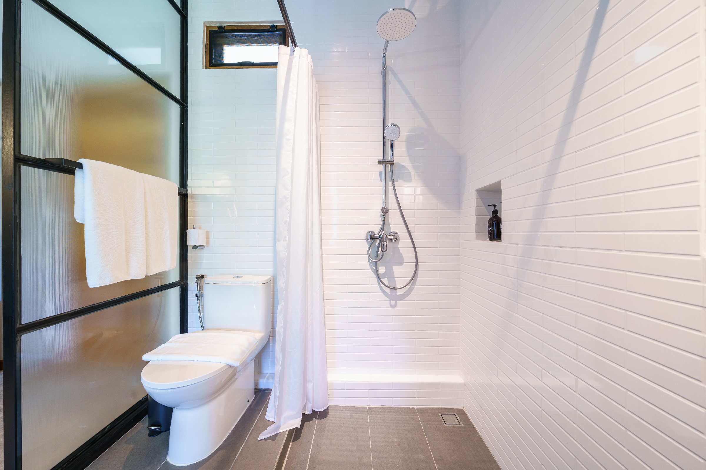 Jungle Deluxe Bathroom 2