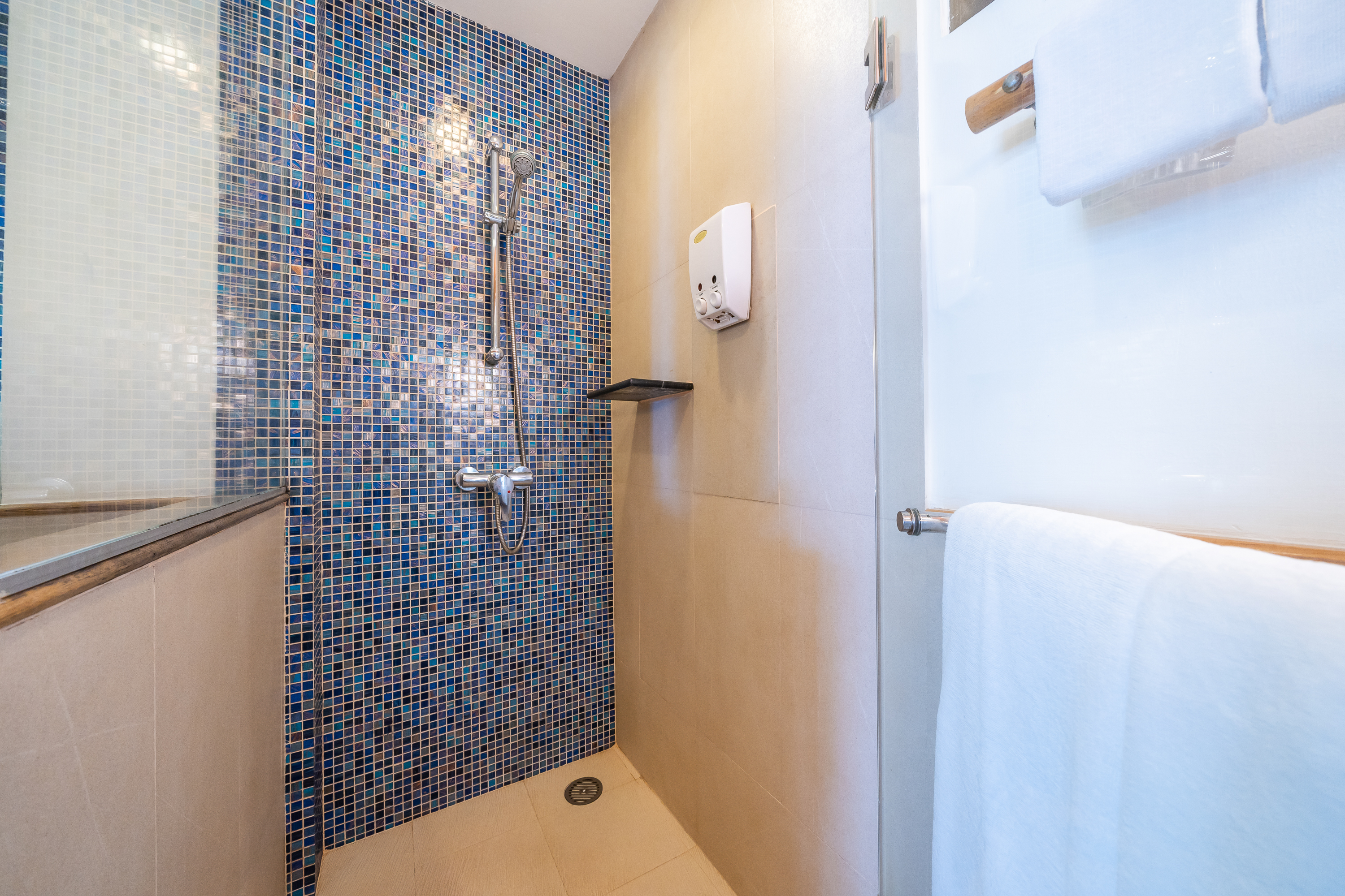 Deluxe Cottage Bathroom(1)