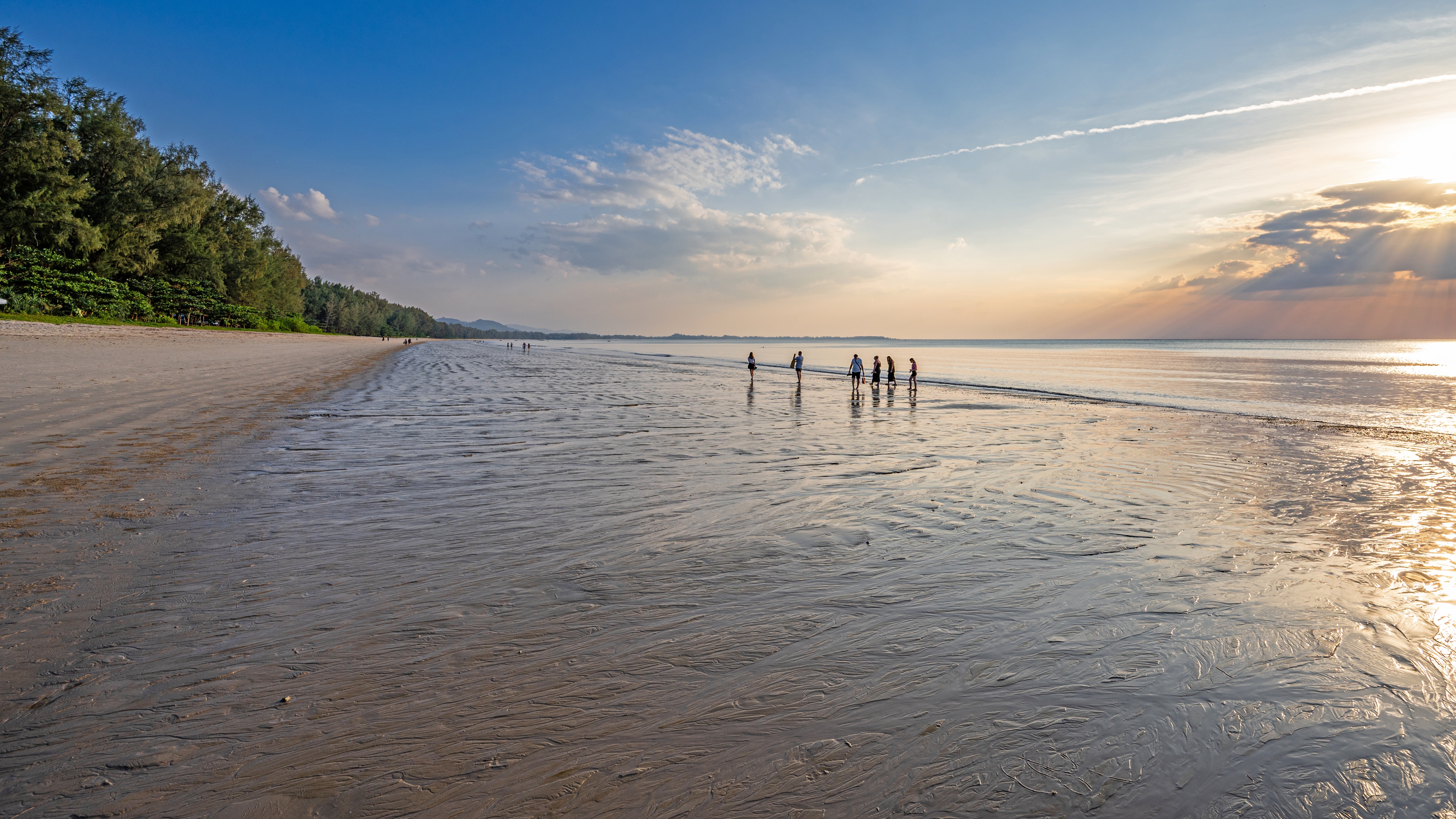 Khao Lak Familie Ferie Shutterstock 2754312041