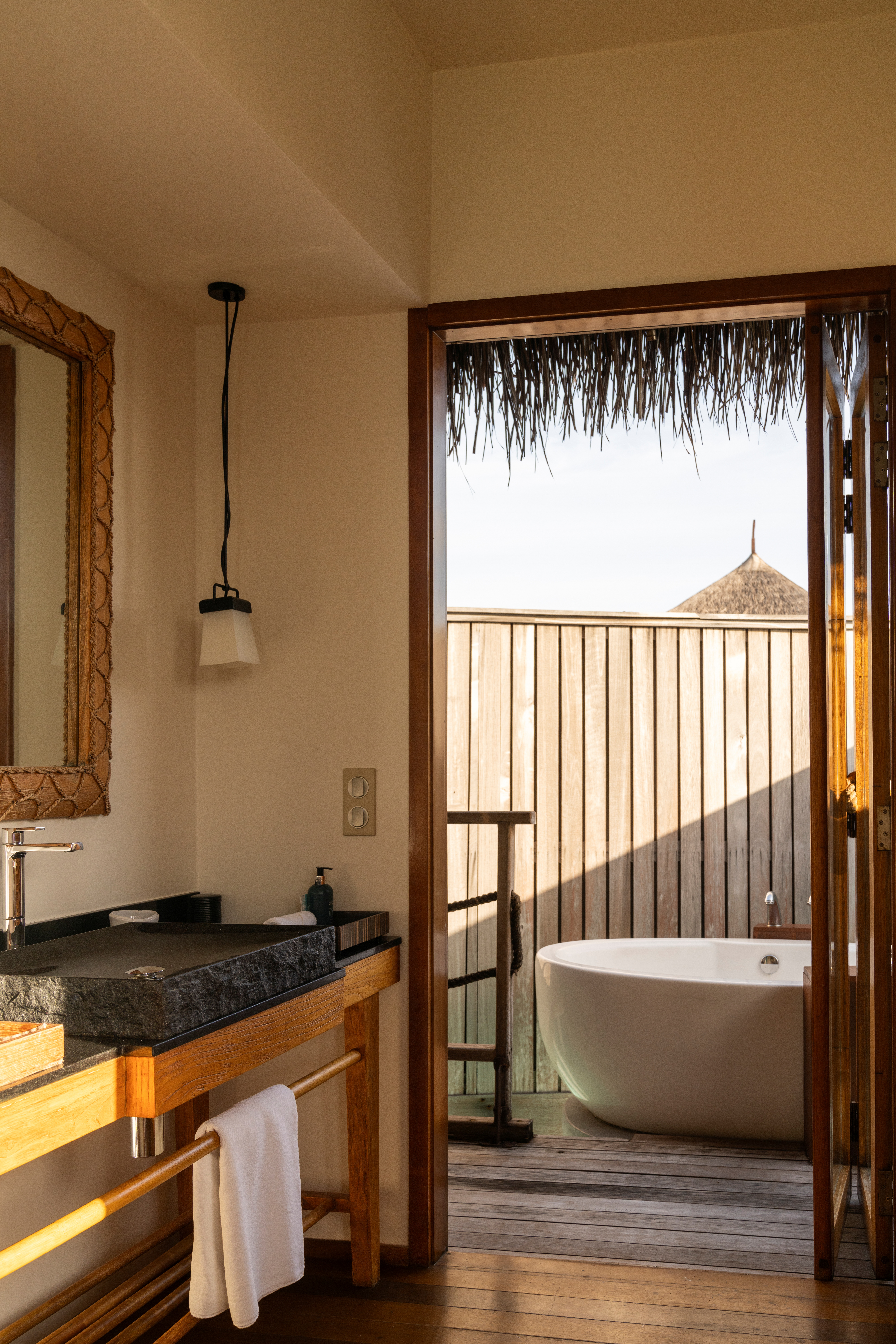 Constance Moofushi Accommodation Senior Water Villa 12