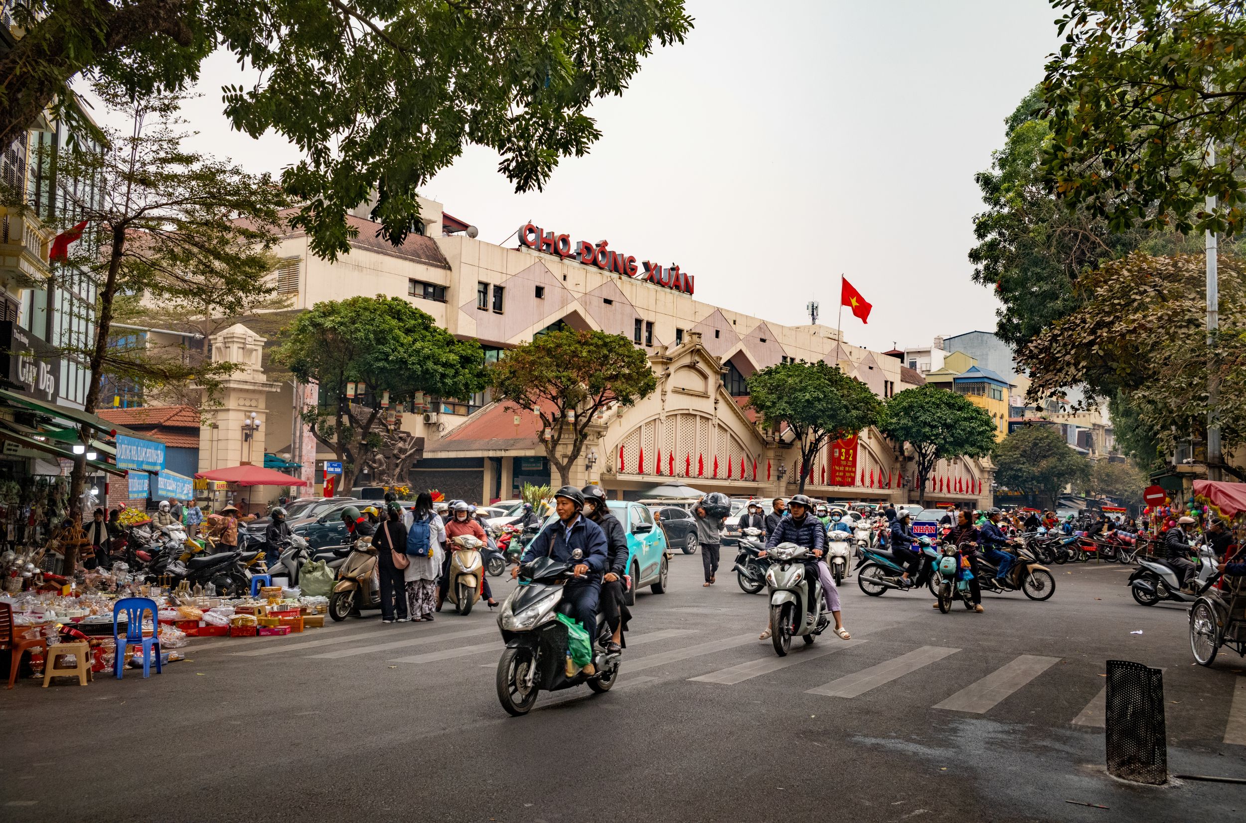 Dong Xuan Market Hanoi Shutterstock 2617645187 Small