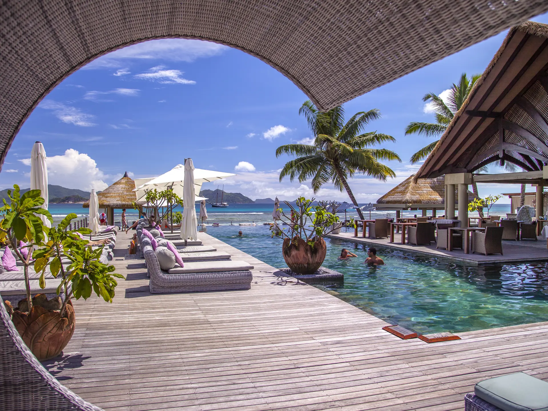 Masonstravel Ledomaineorangerie Pool Decking