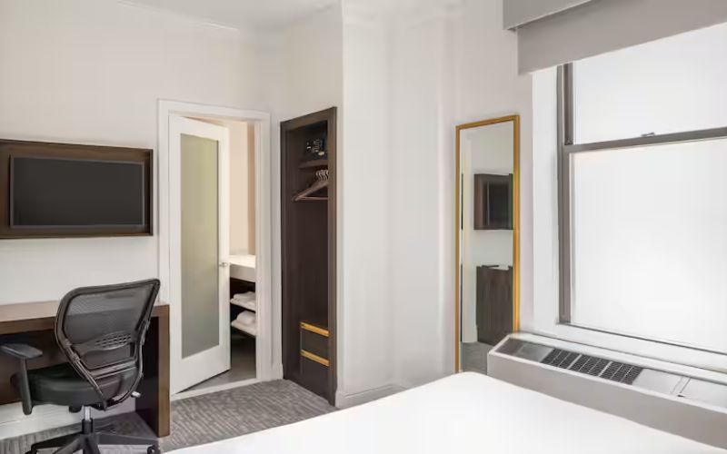 Martinique New York On Broadway Standard Room (3)