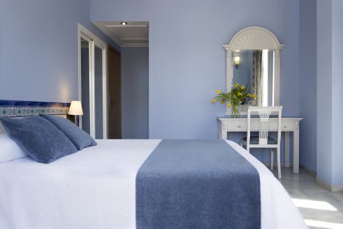 Vista Plaza Room (5)