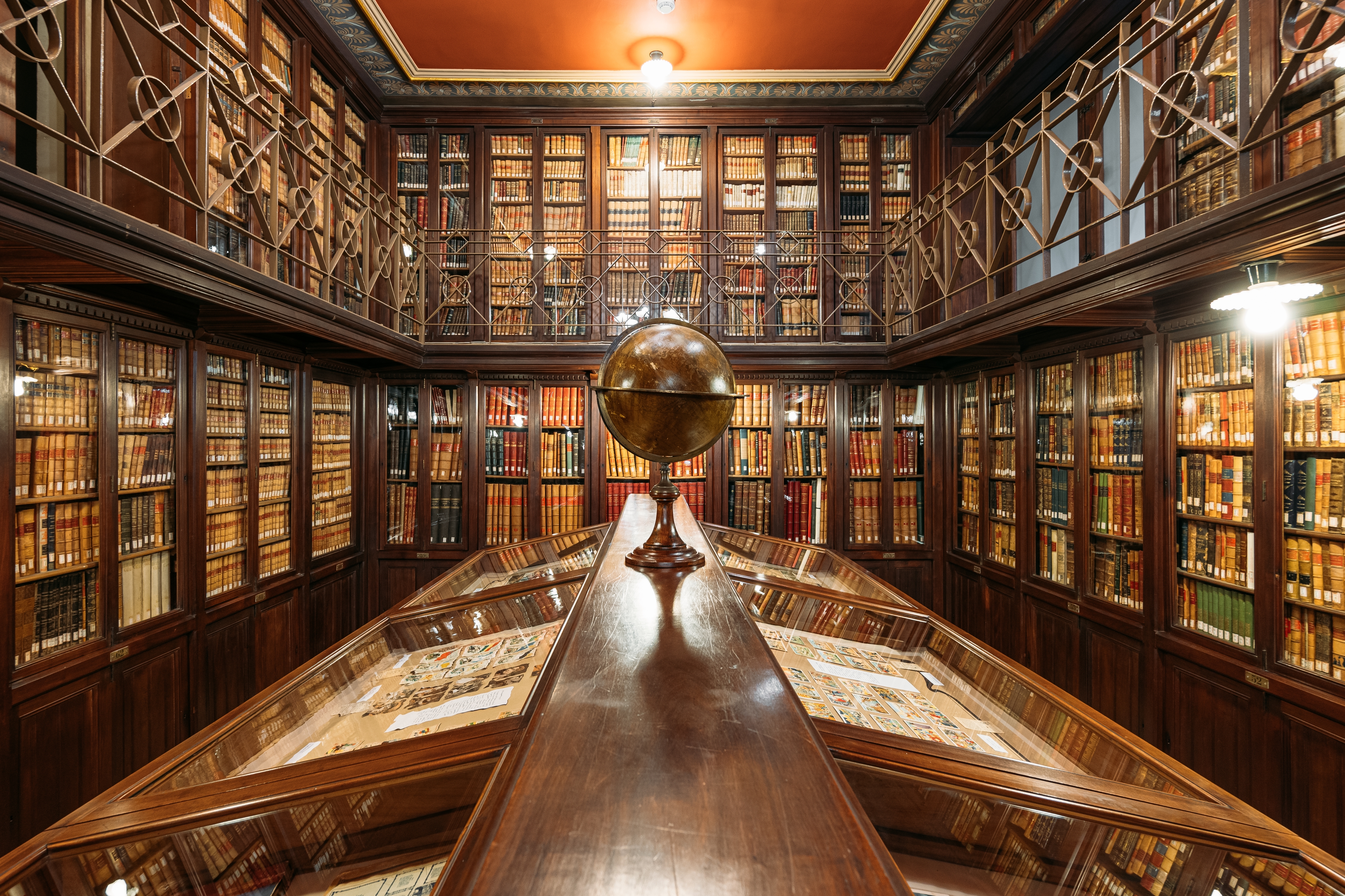 Biblioteca Pública Arús Barcelona Shutterstock 2324708793