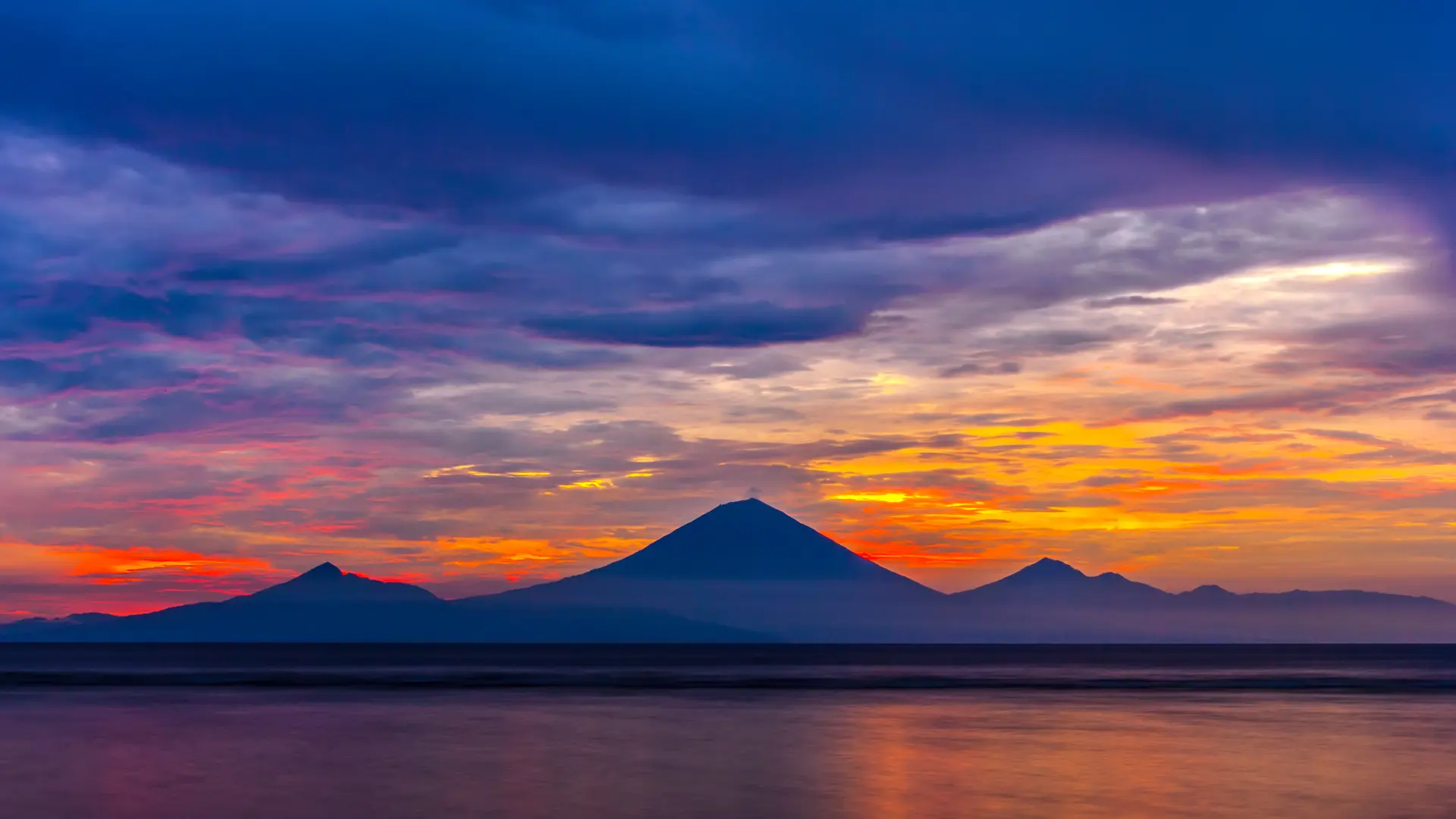 Gunung Agung Mountain On Sunset. Gili Trawangan. Indonesia.