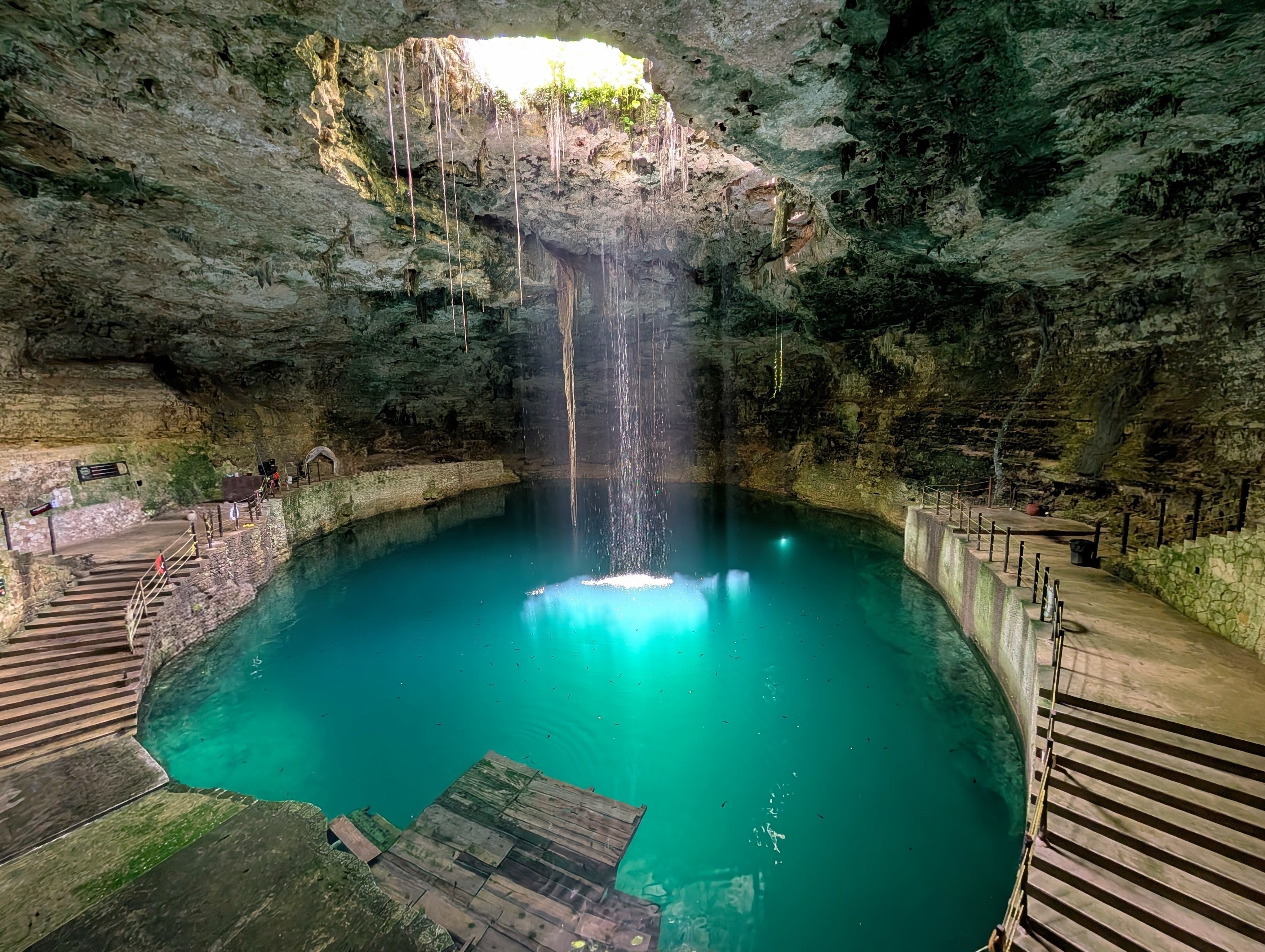 Shutterstock 2656850331 Smukke Sinkhole Cenote Hubiku Nær Valladolid, Yucatan Halvøen, Mexico
