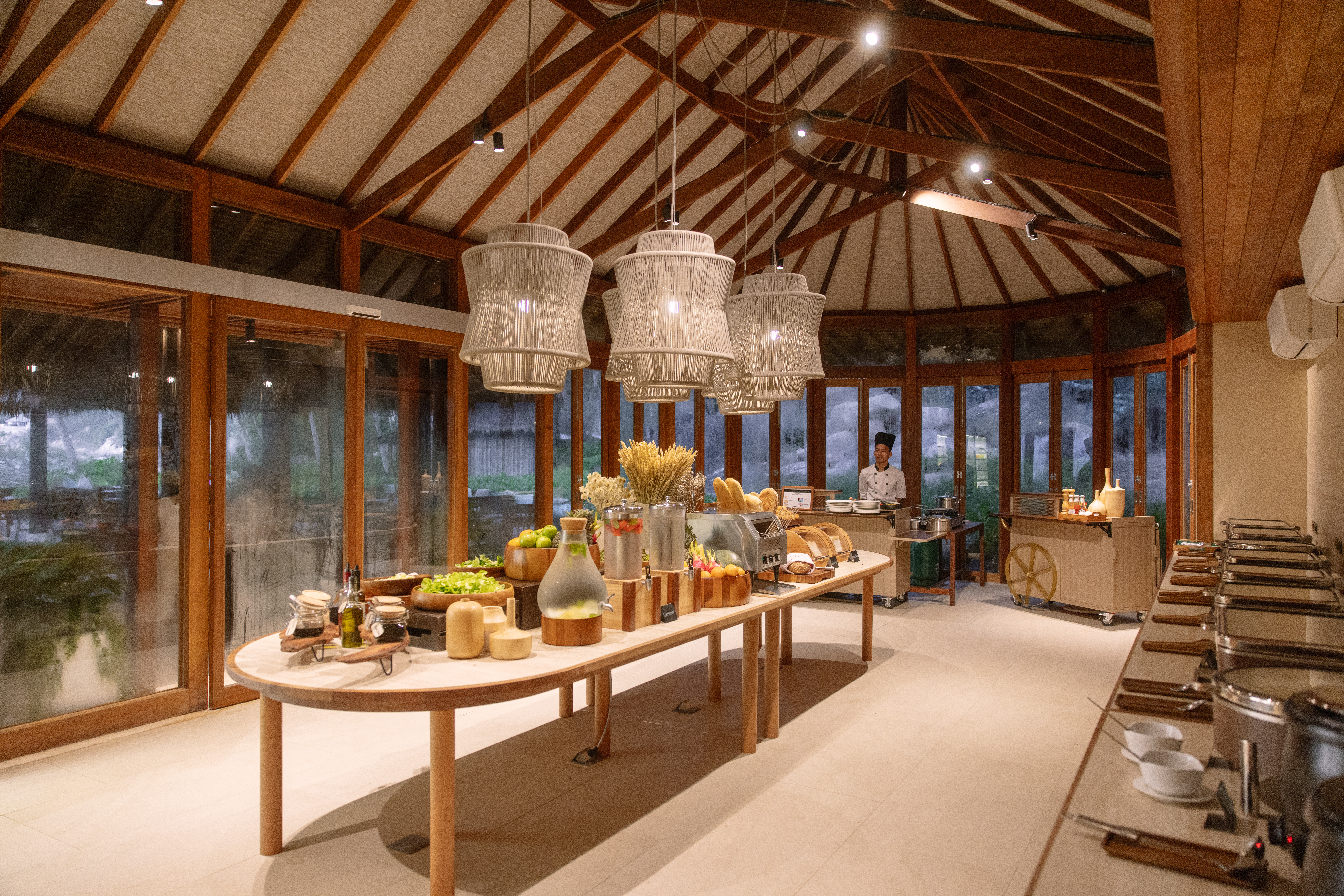 16 Buffet Breakfast Indoor Station