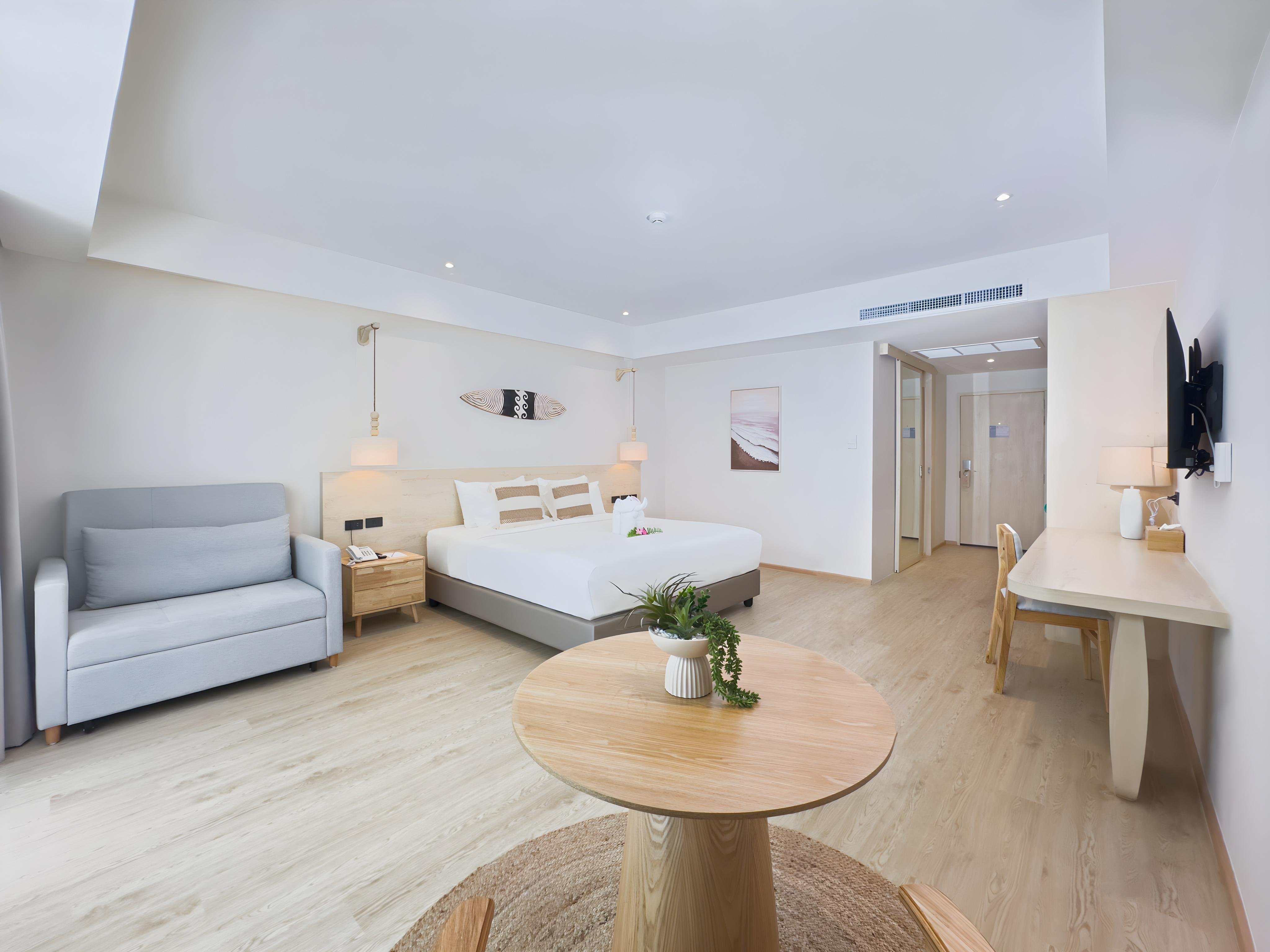 02.Deluxe Pool Access