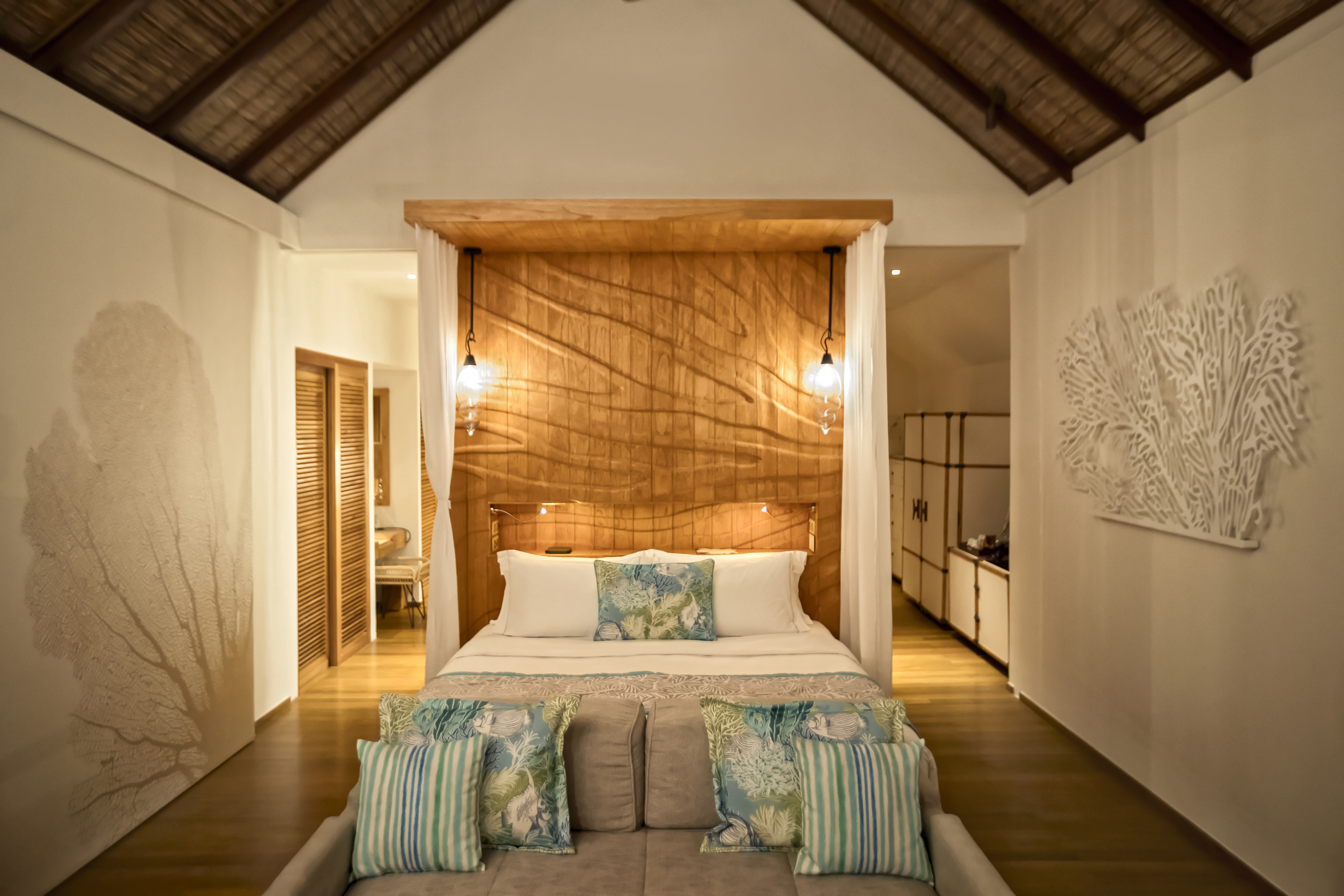Constance Moofushi Accommodation Senior Water Villa 02