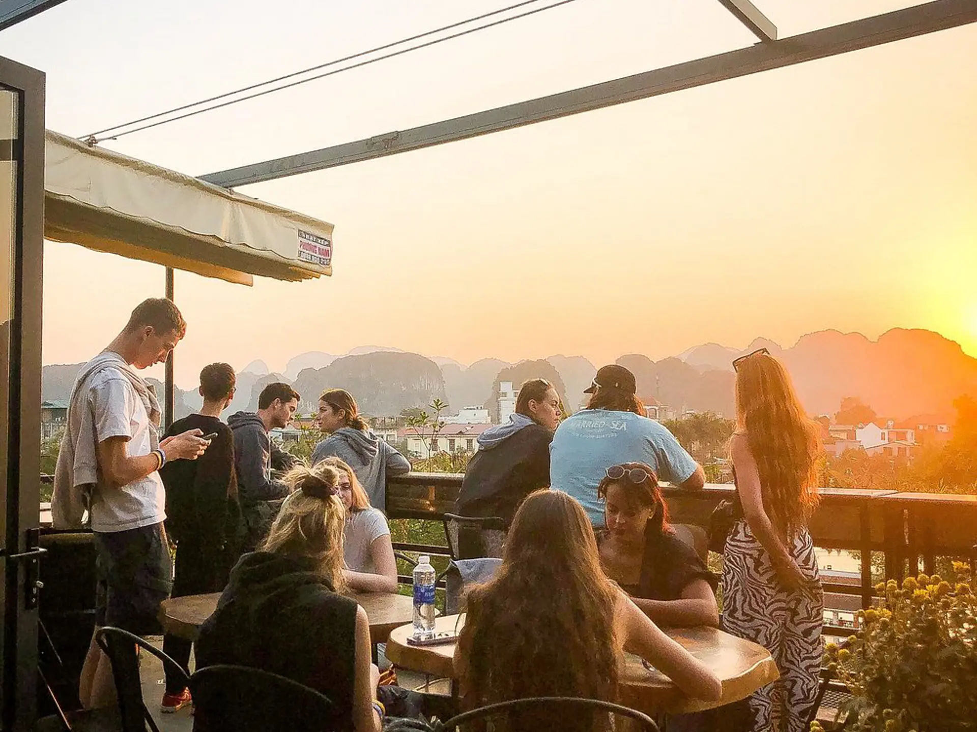 Aadi Tam Coc Rooftop Bar (2) (1)
