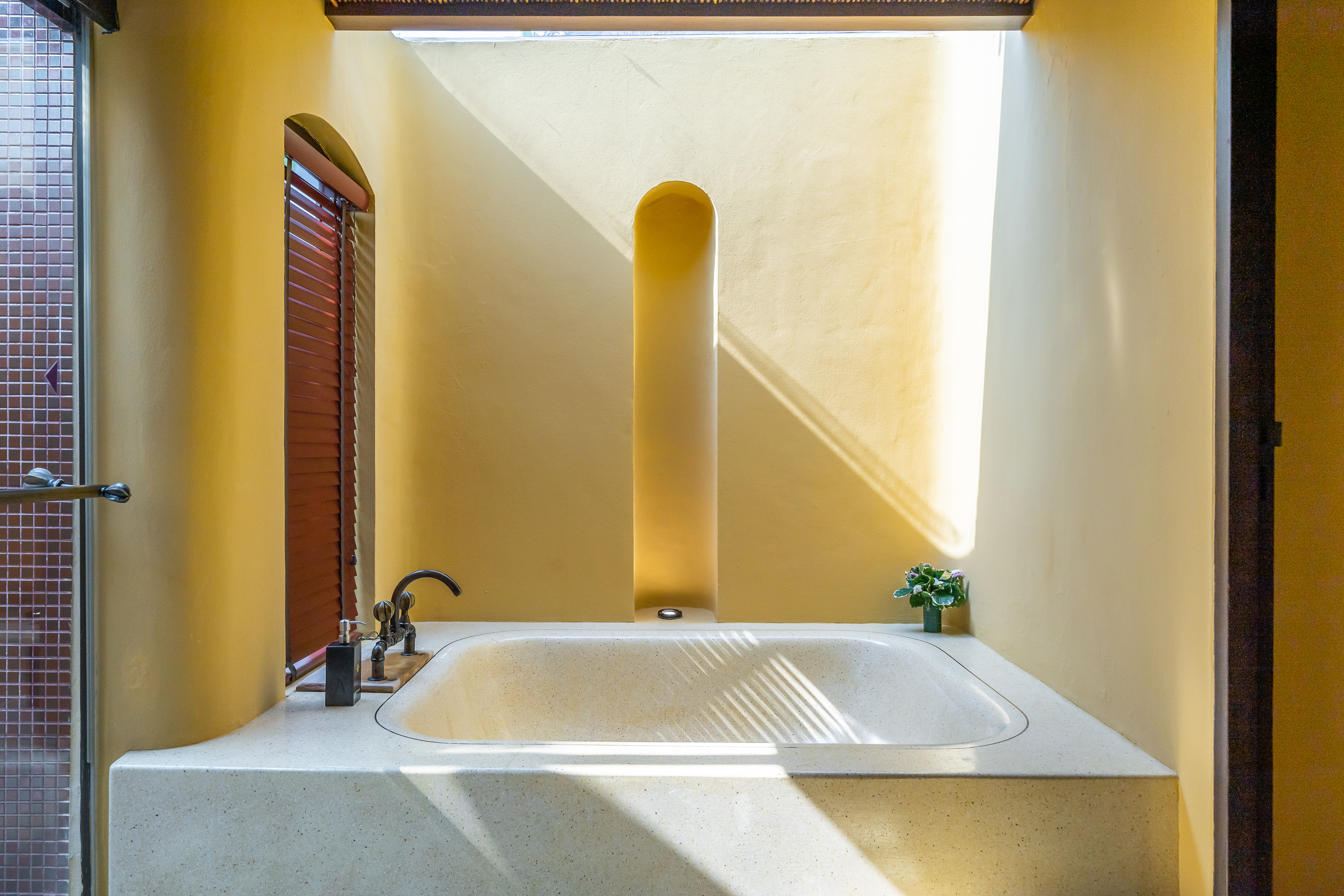 Garden Pool Villa Bathtub