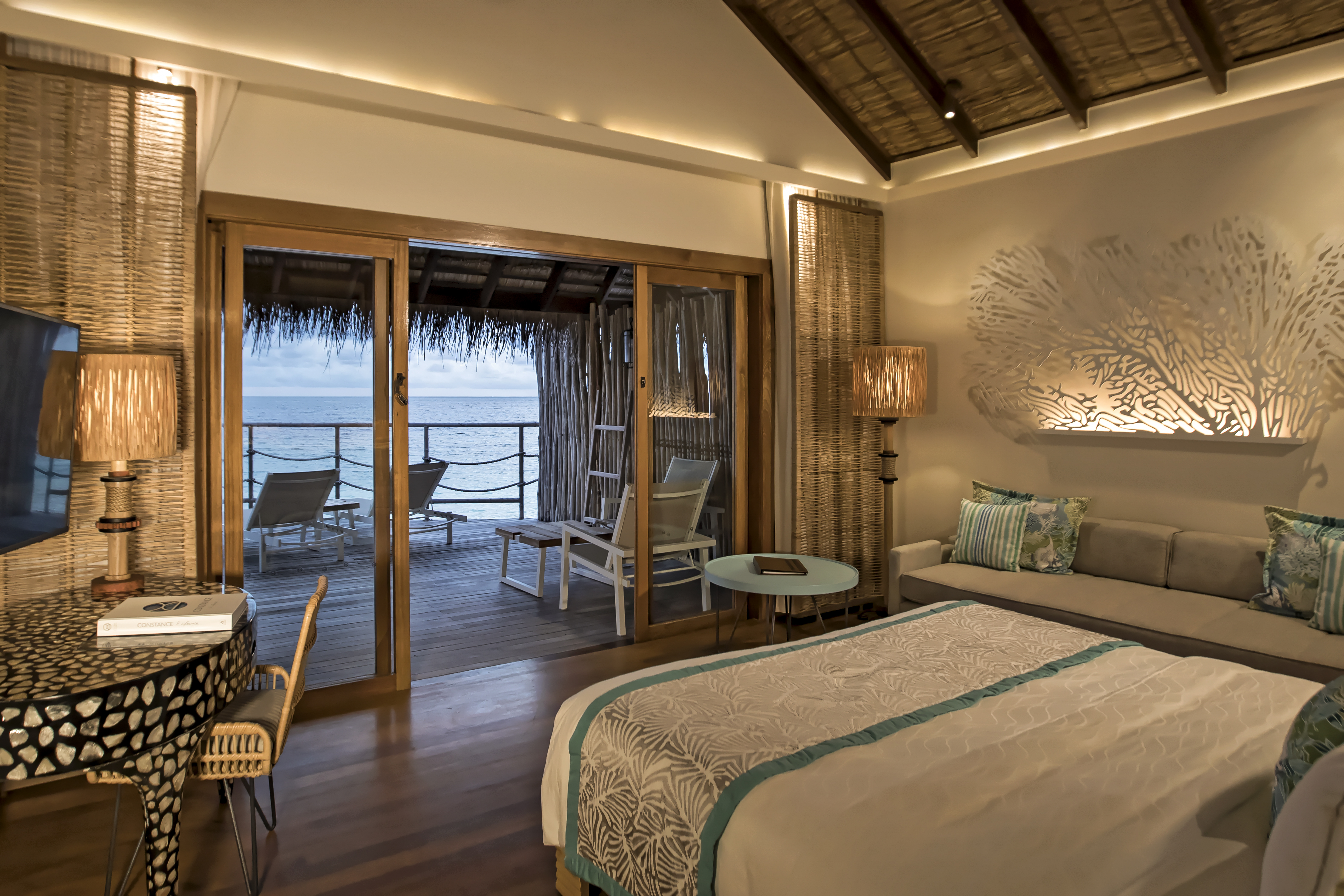 Constance Moofushi Accommodation Water Villa 04