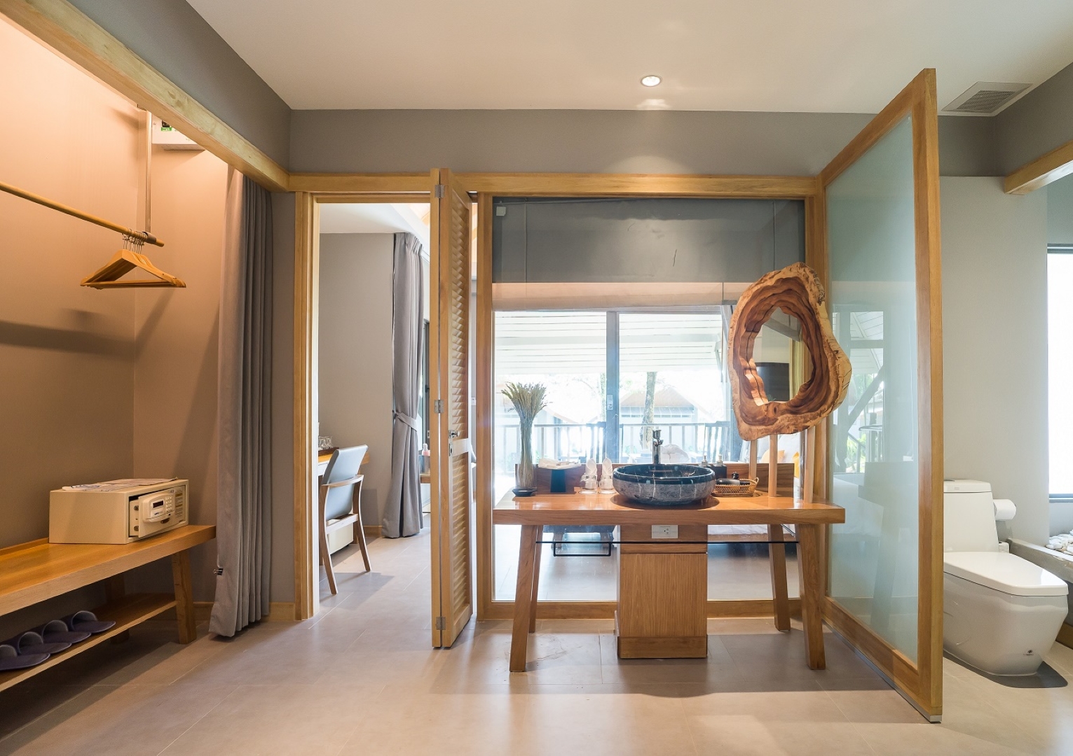 Beachfront Deluxe Villa 7