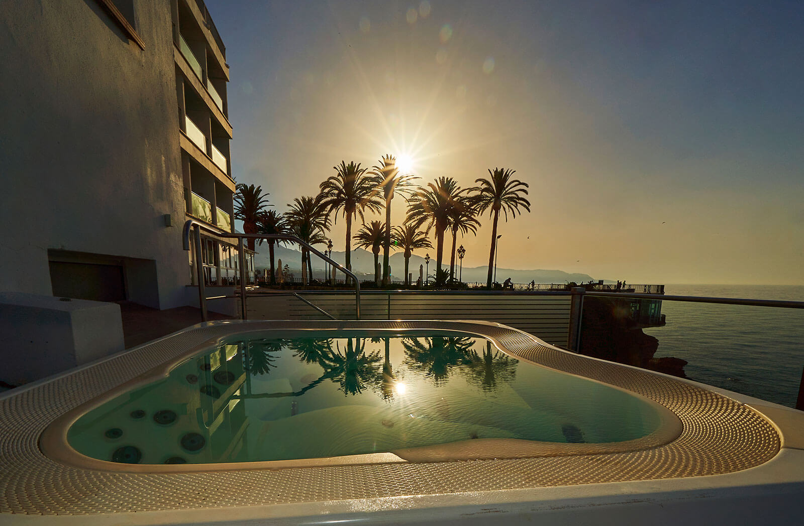 HOTEL BALCON EUROPA PISCINA JACUZZI 5
