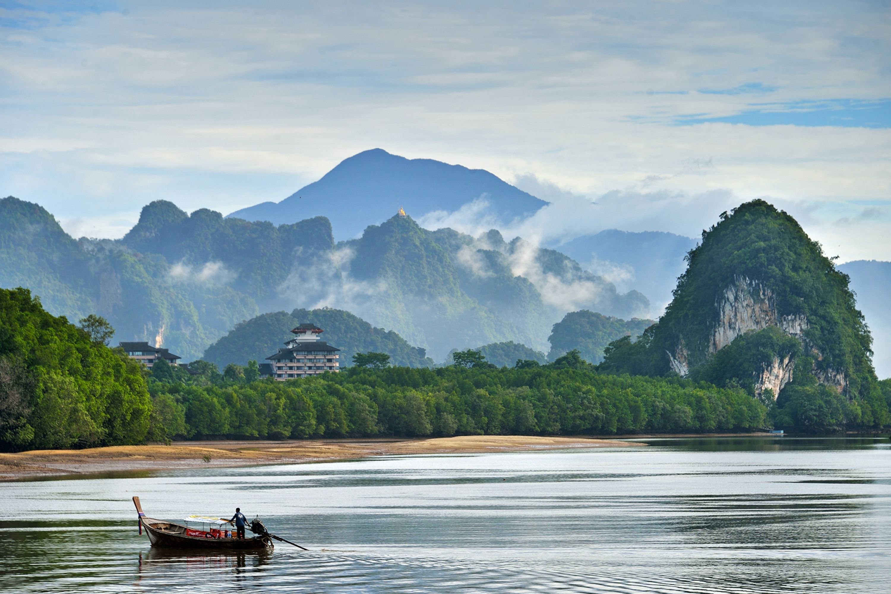 Kystlandskab Med Båd I Krabiprovinsen I Thailand