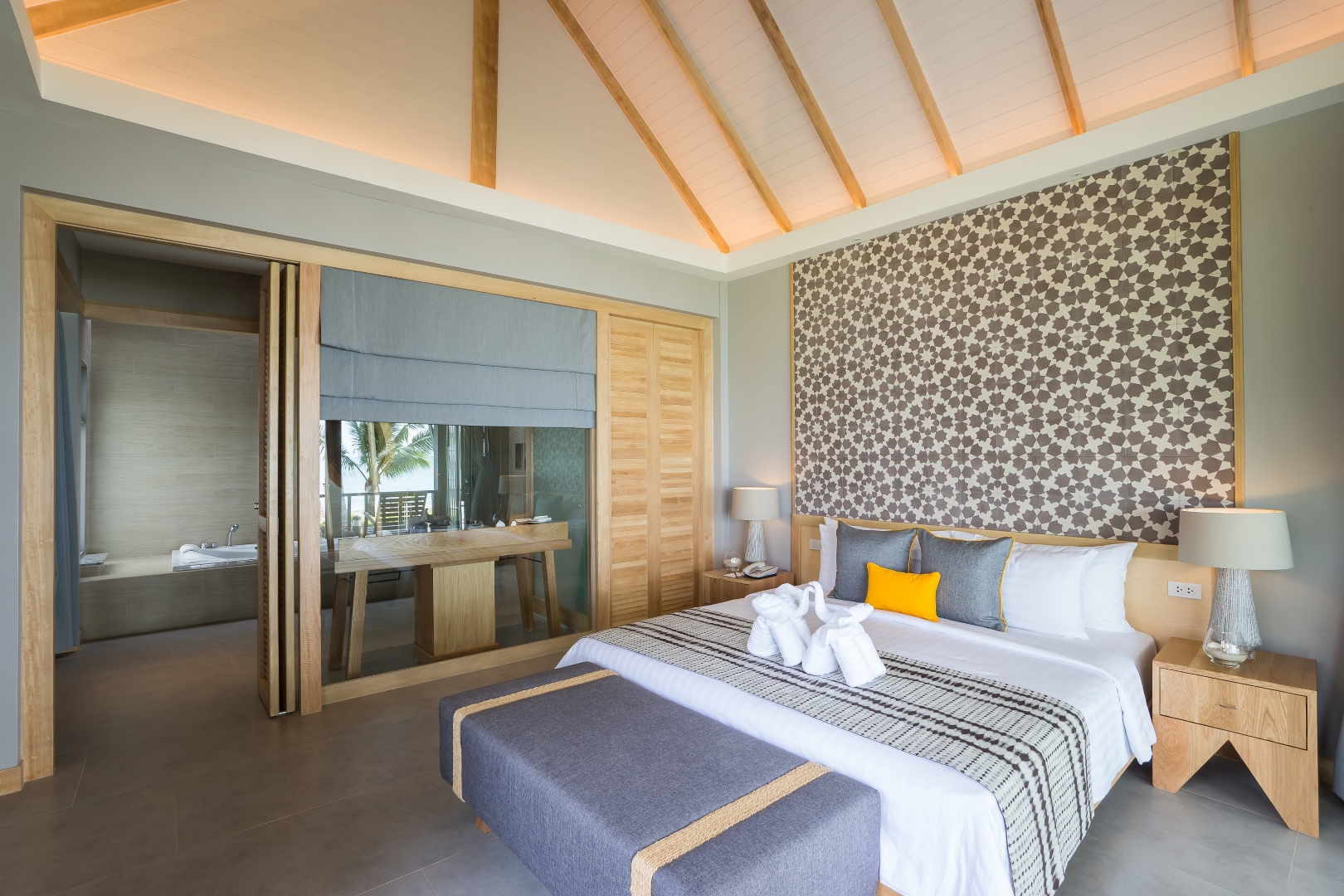 3.Beachfront Deluxe Villa 3