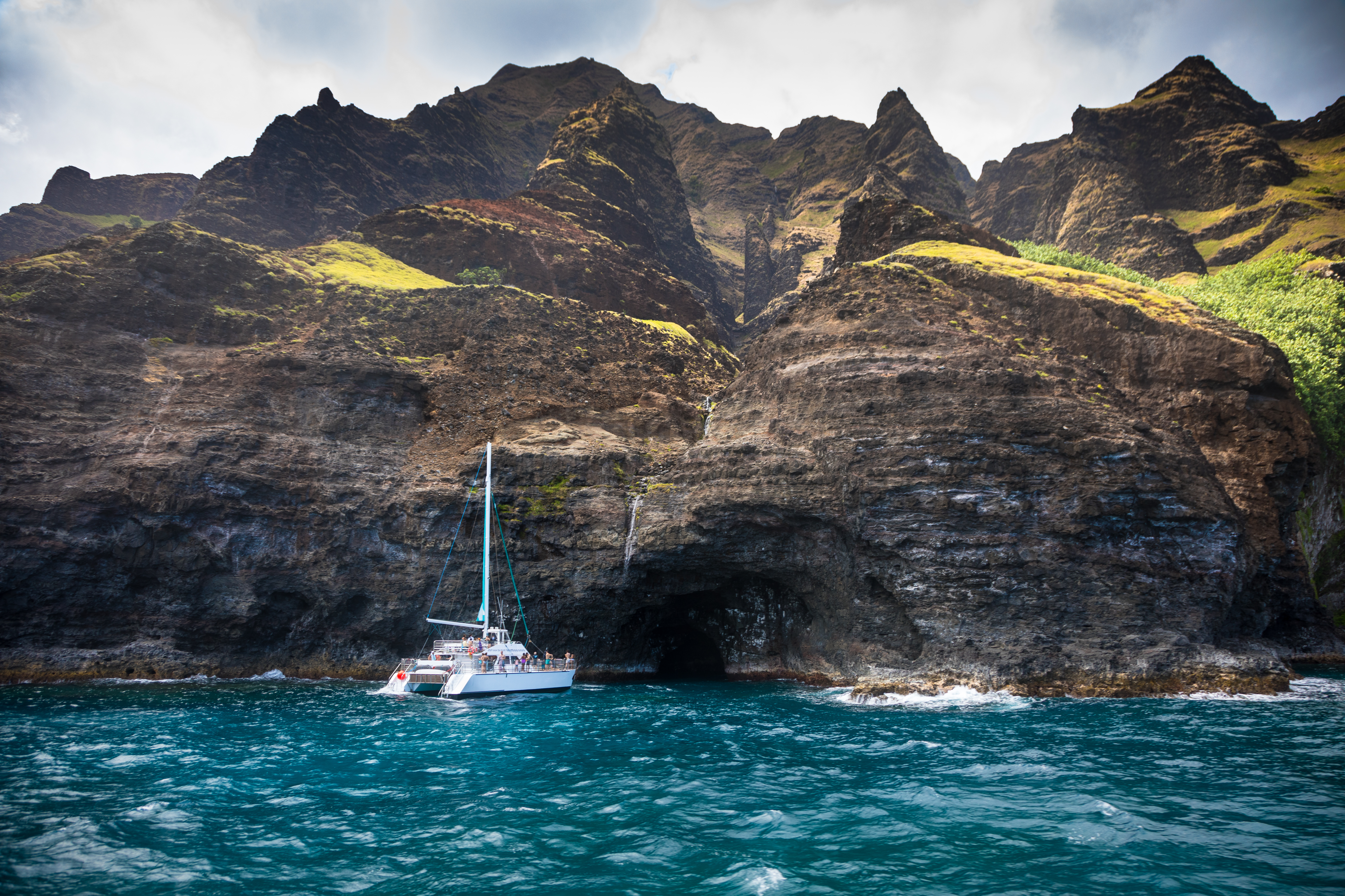 Na Pali Kysten Med Båd Shutterstock 2015951048
