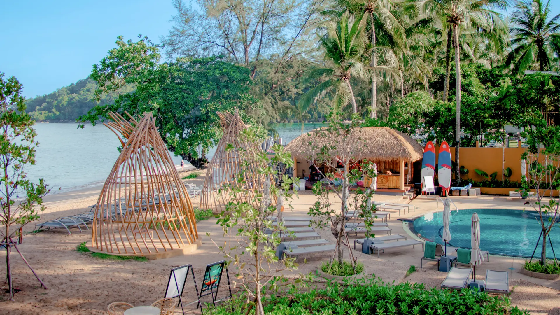 Beachfront Swimming Pool At Taonga Bar