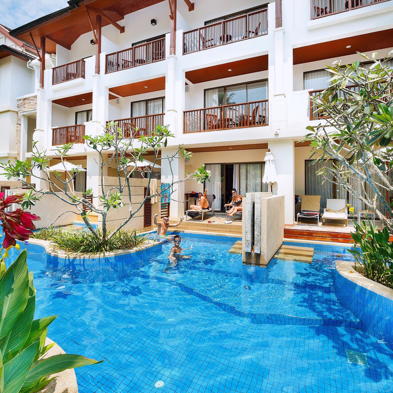 POOL ACCESS (4)