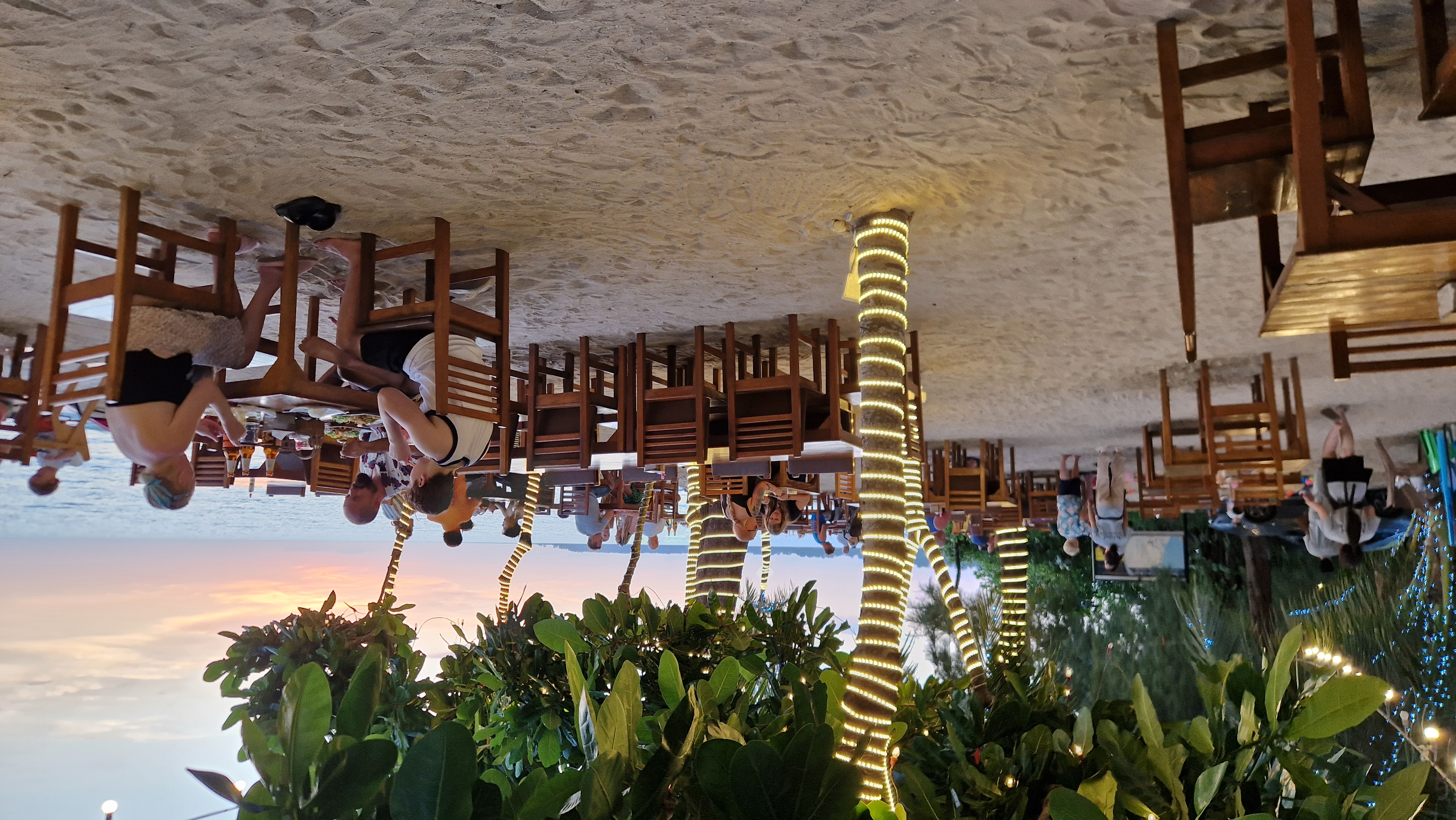 Restaurant på stranden i Khao Lak, Thailand