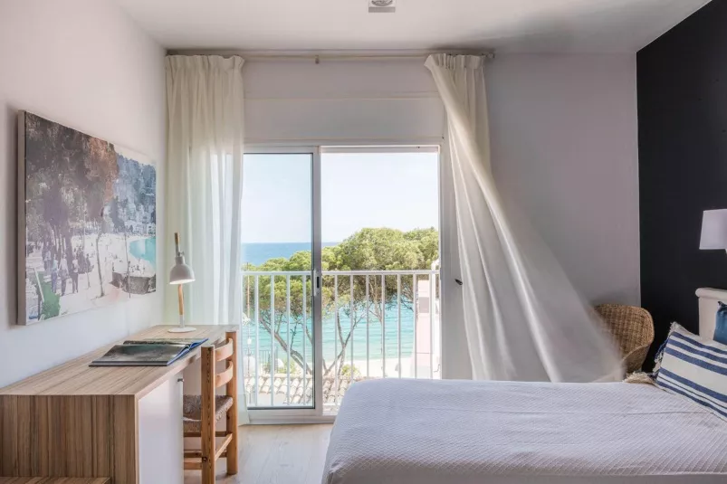 Double Room With Partial Sea Views 1