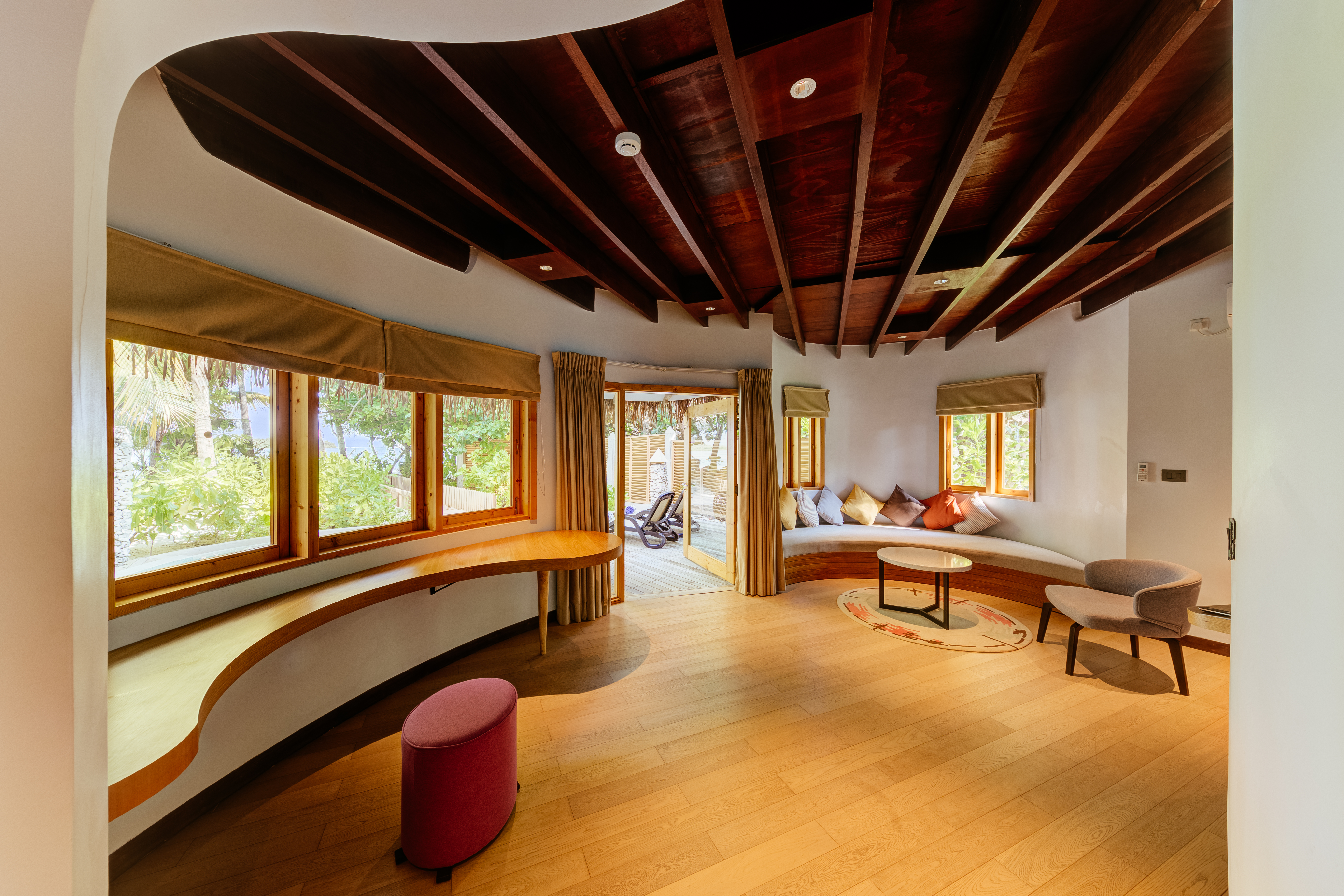 Beach Suite With Pool (Living Room)