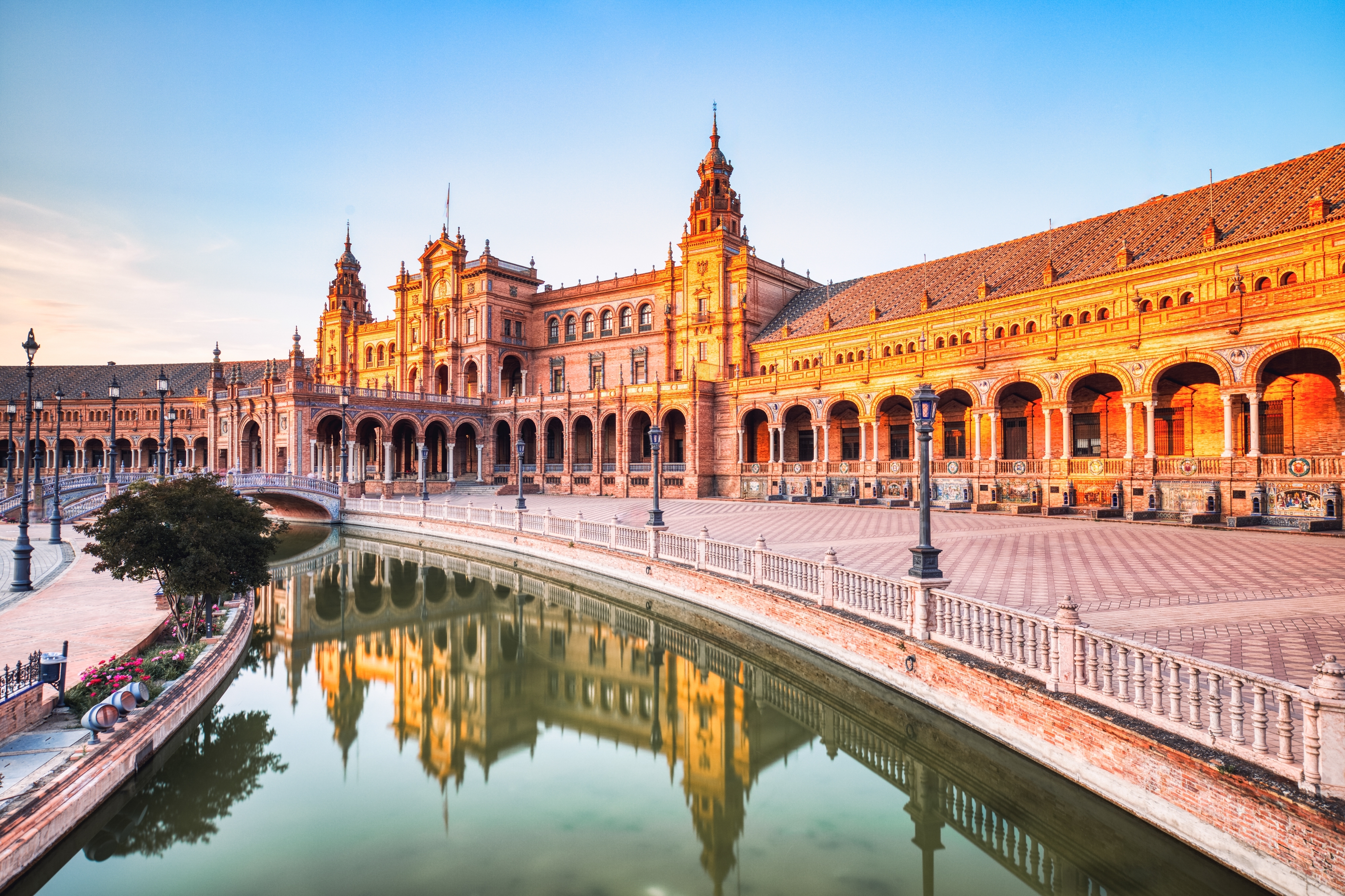 Plaza De Espana Sevilla Shutterstock 2444980943