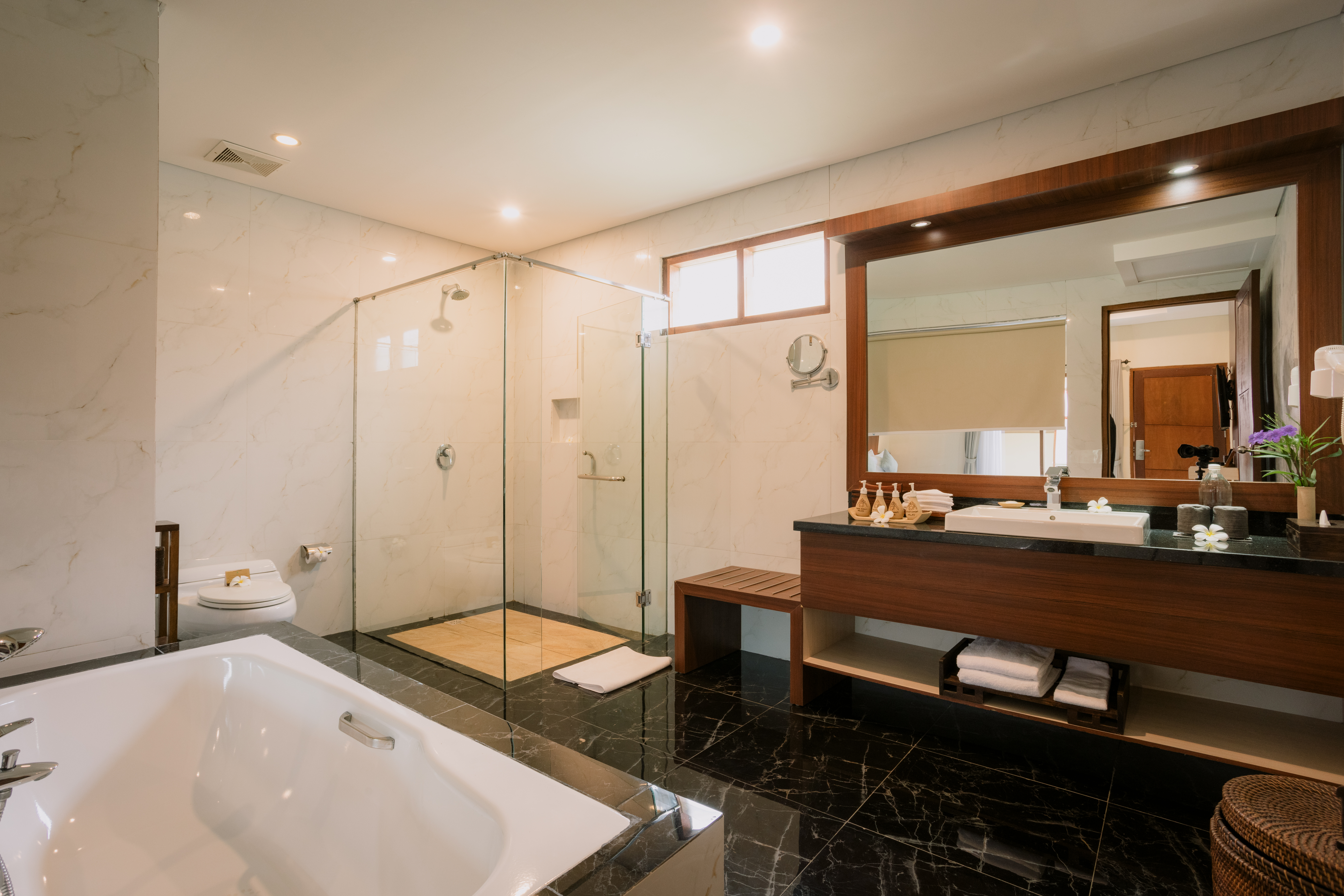Akoya Two Bedroom Pool Villa Bathroom2
