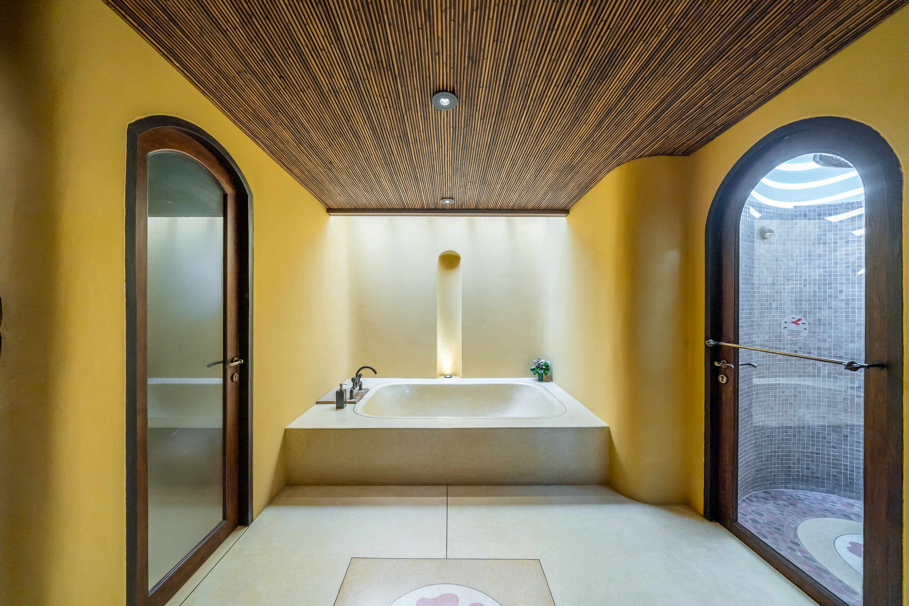 Garden Villa Bathtub