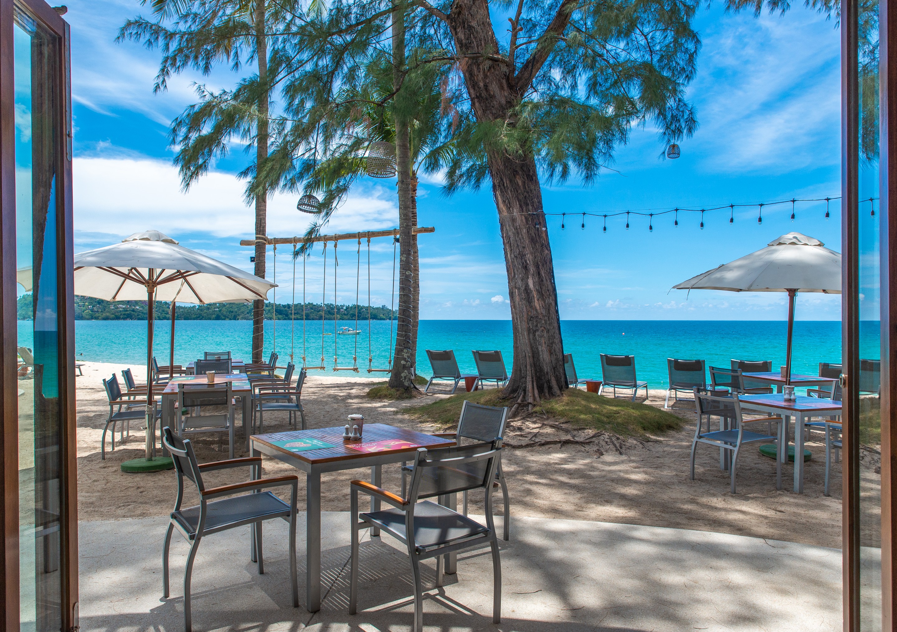 5 Saii Laguna Phuket Food Beverage Mr Tomyam Beachfront