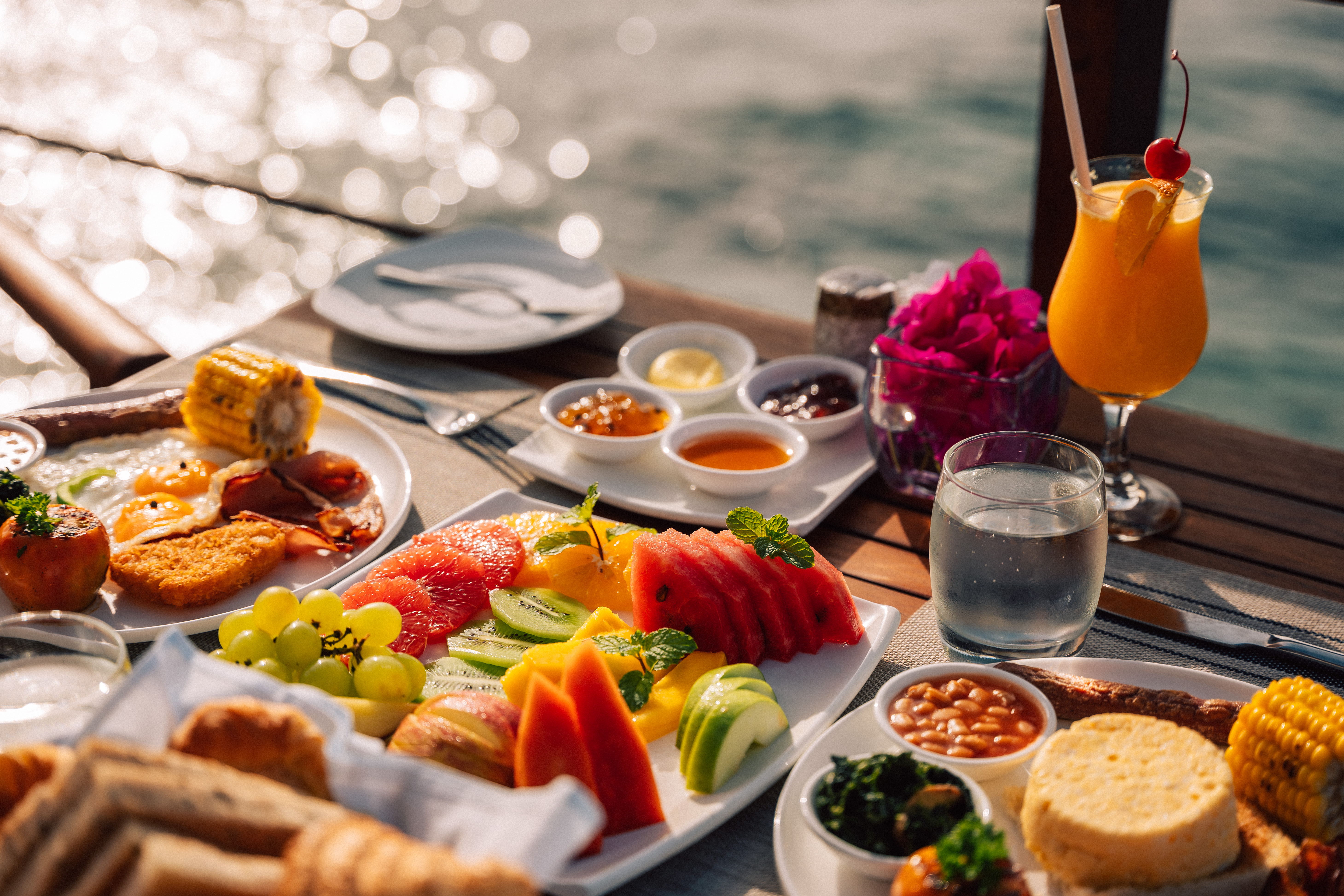 Reethi Faru Resort Dhiyavaru Bar & Restaurant (11)